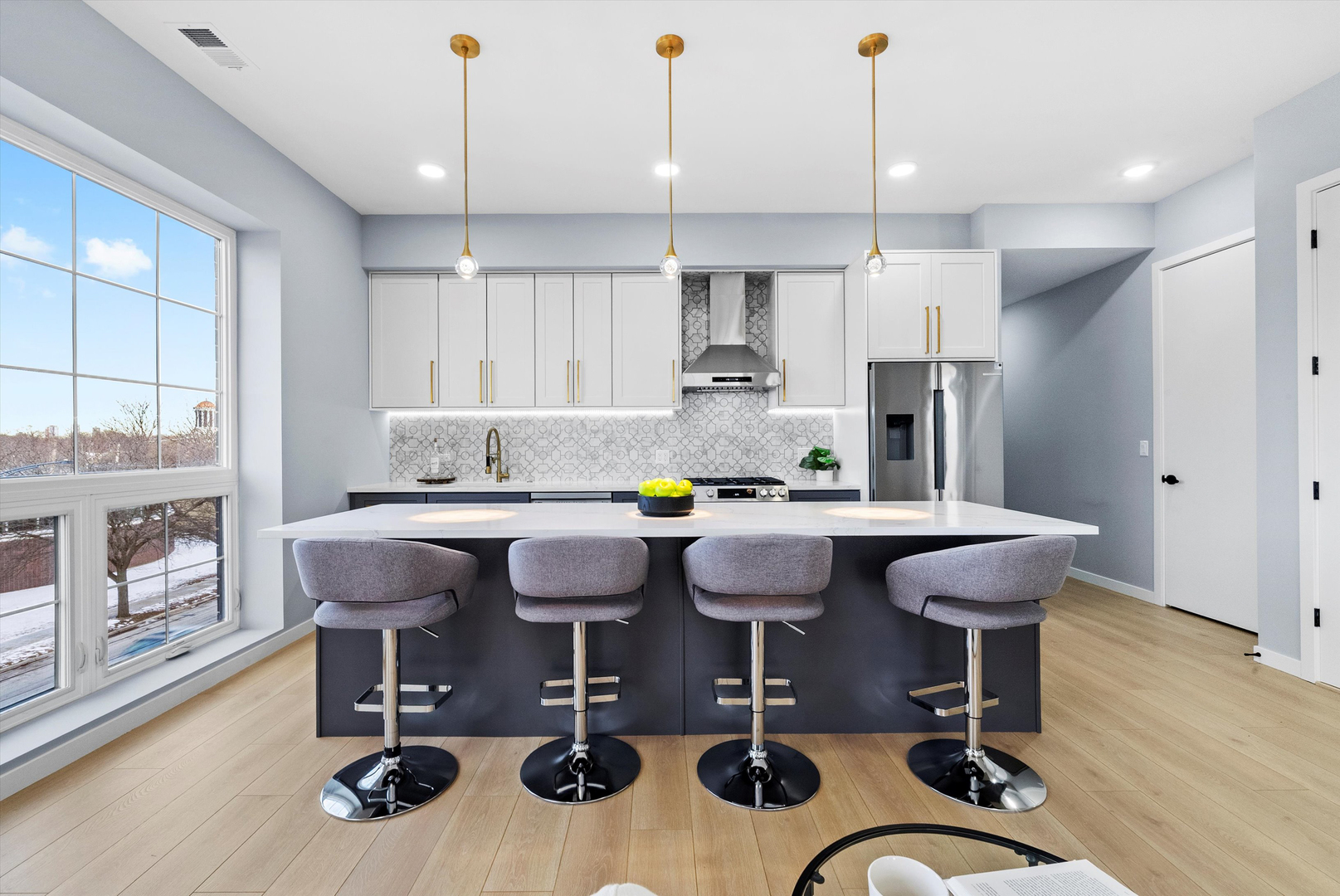 5830 N Lincoln Avenue Unit: 3E