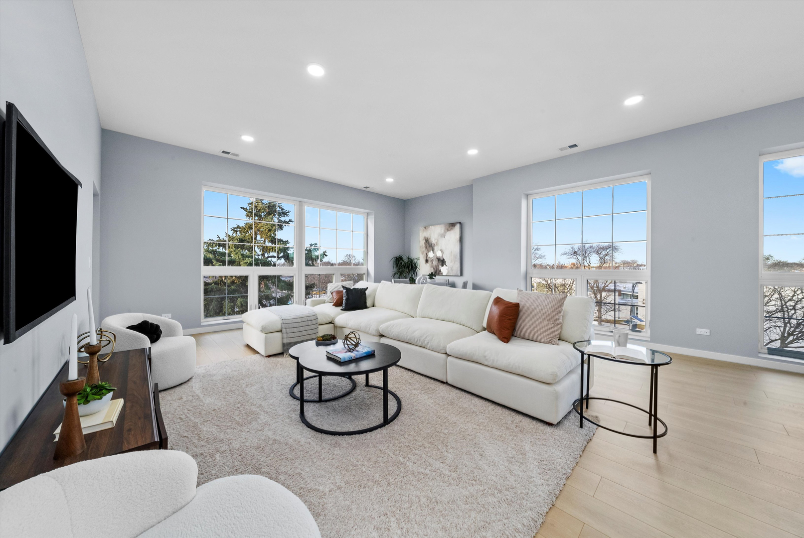 5830 N Lincoln Avenue Unit: 3E