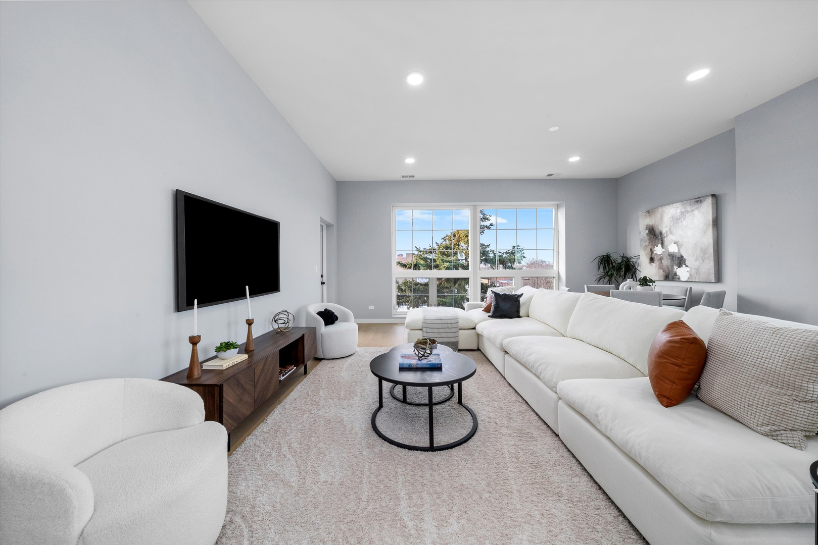 5830 N Lincoln Avenue Unit: 3E