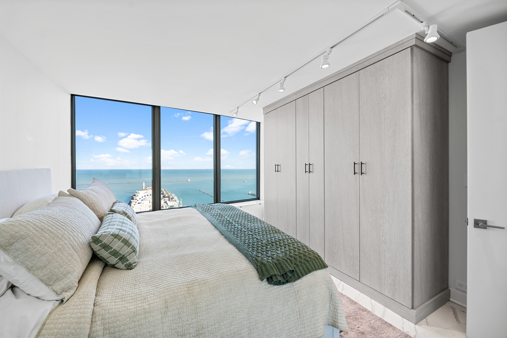 505 N Lake Shore Drive Unit: 3904