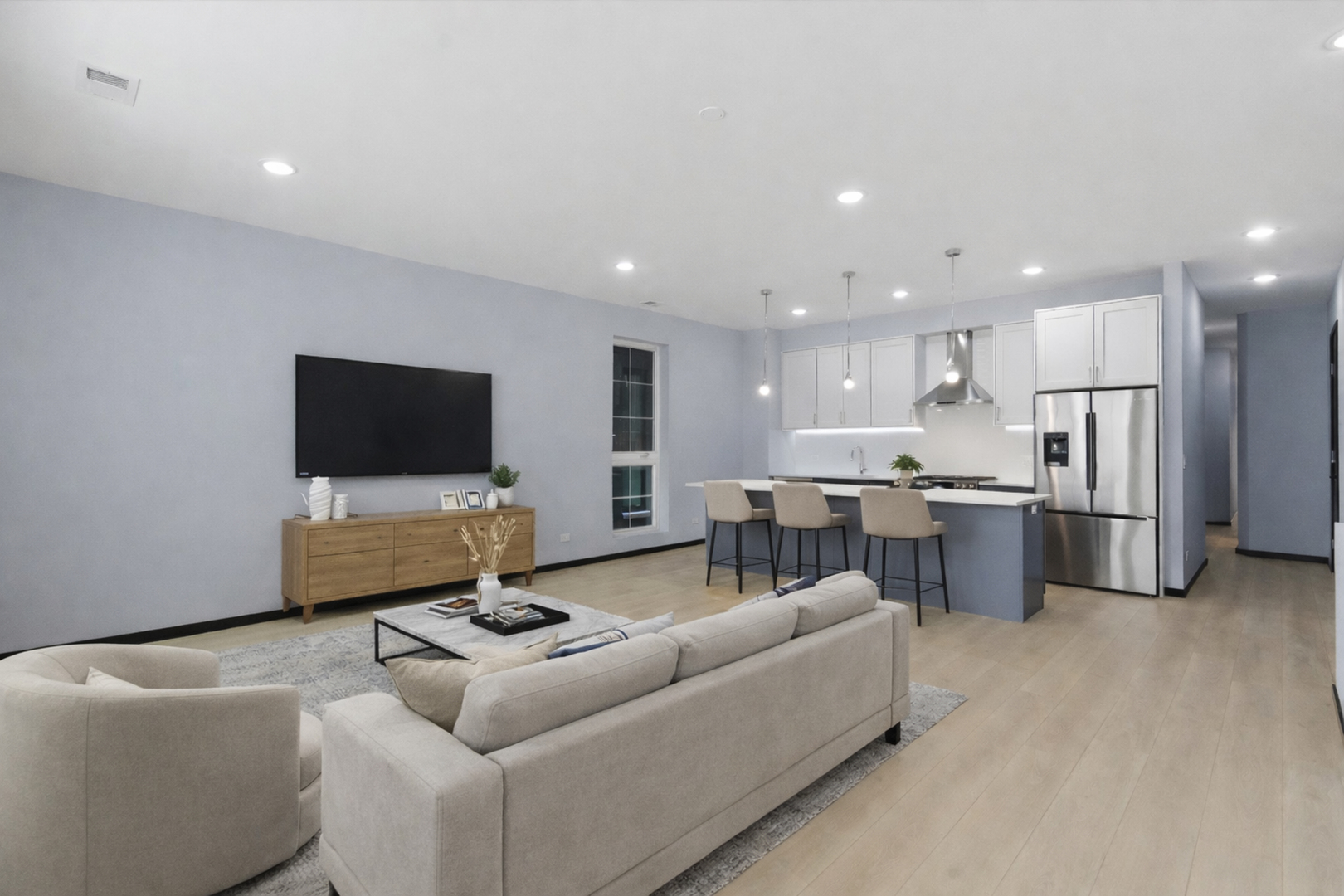 5830 N Lincoln Avenue Unit: 1E