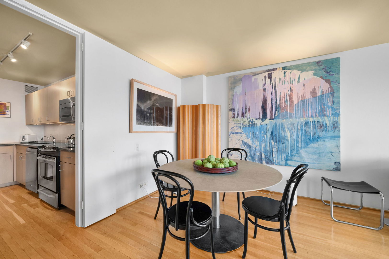 260 E Chestnut Street Unit: 4003