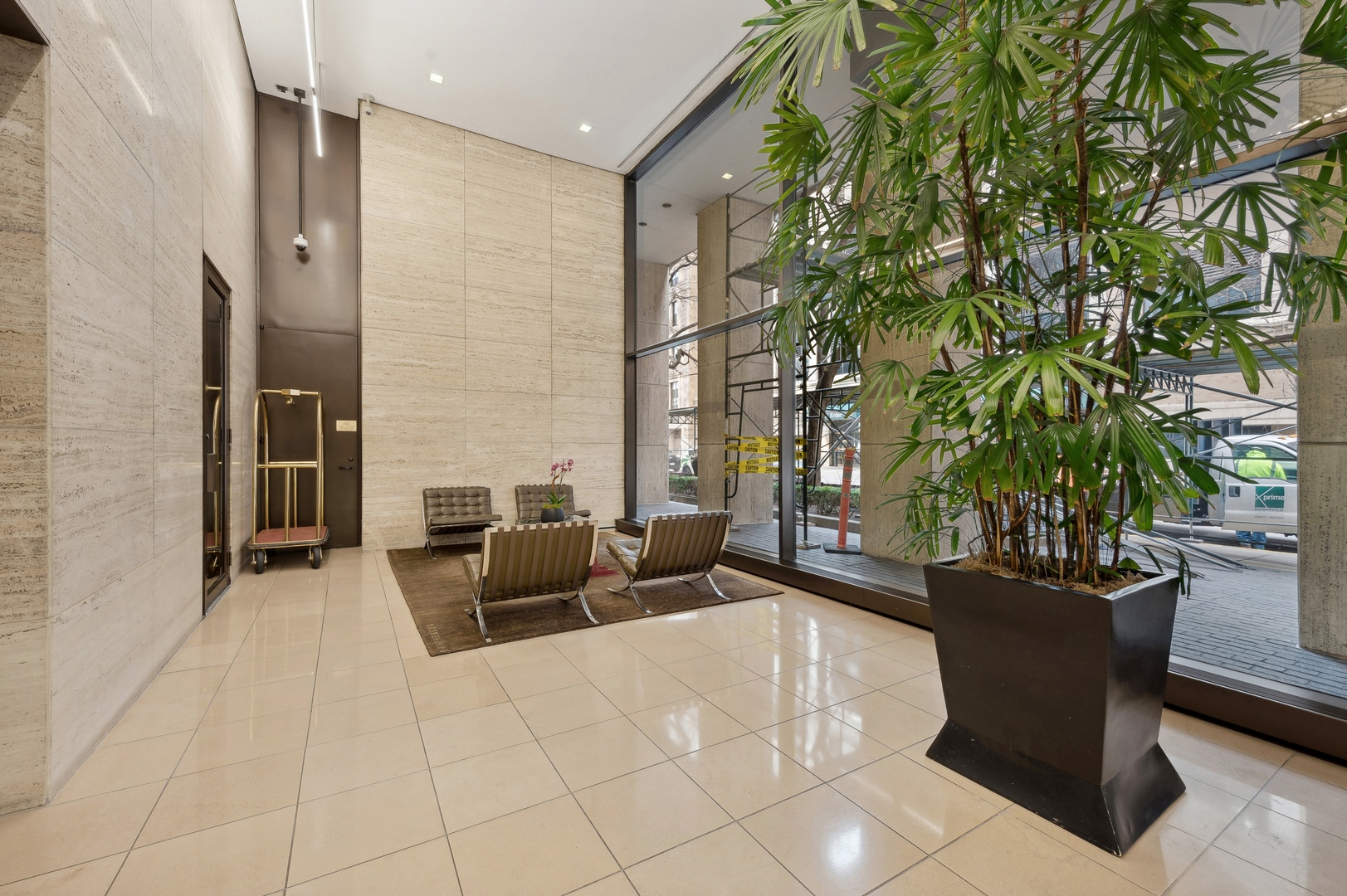 260 E Chestnut Street Unit: 4003