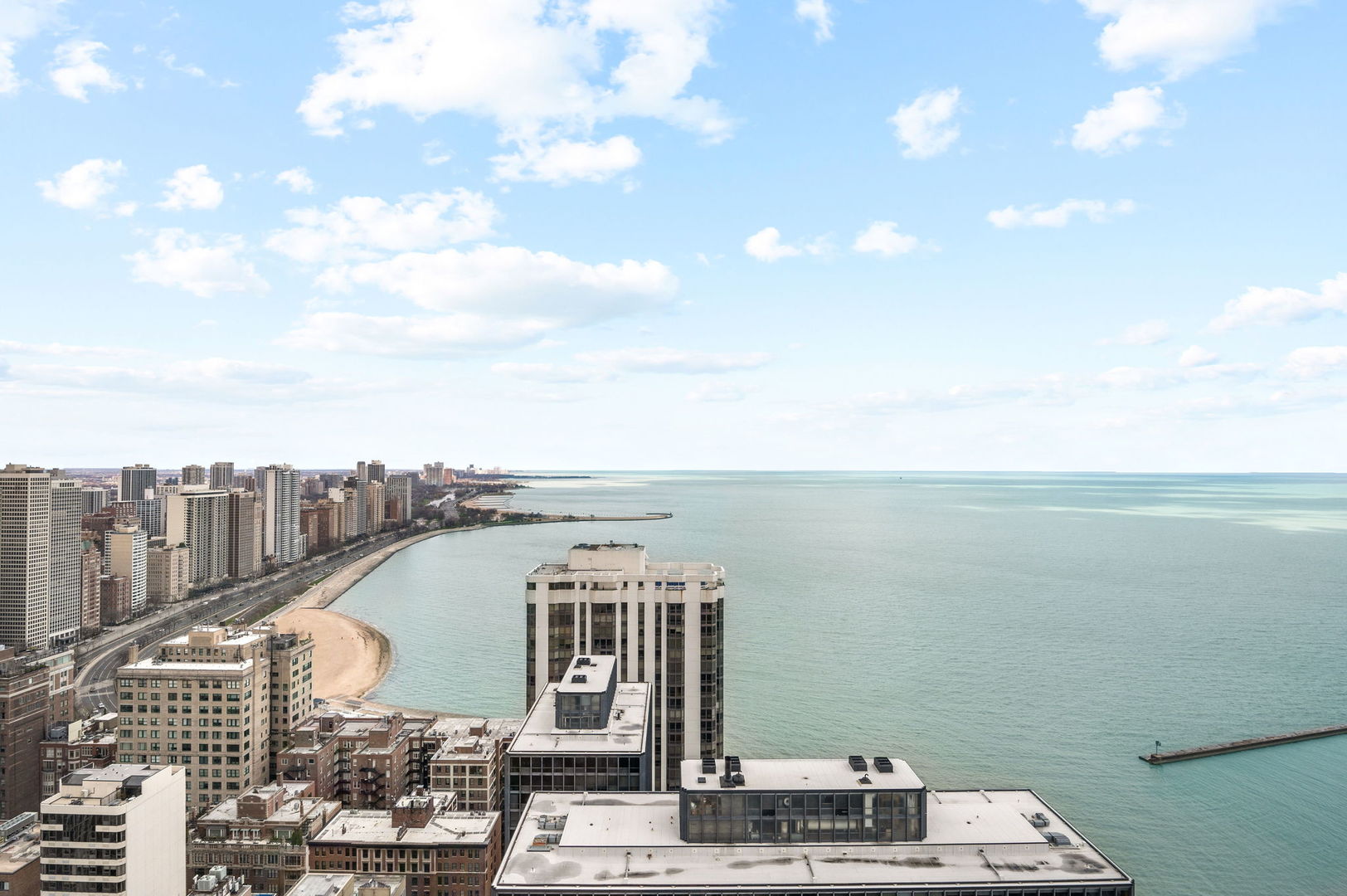260 E Chestnut Street Unit: 4003