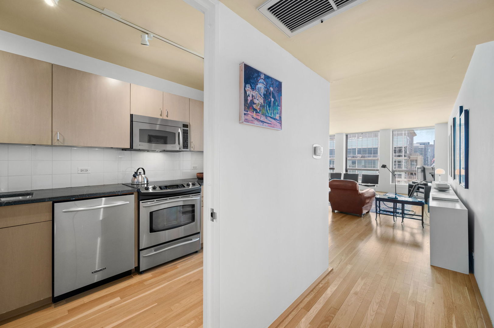 260 E Chestnut Street Unit: 4003