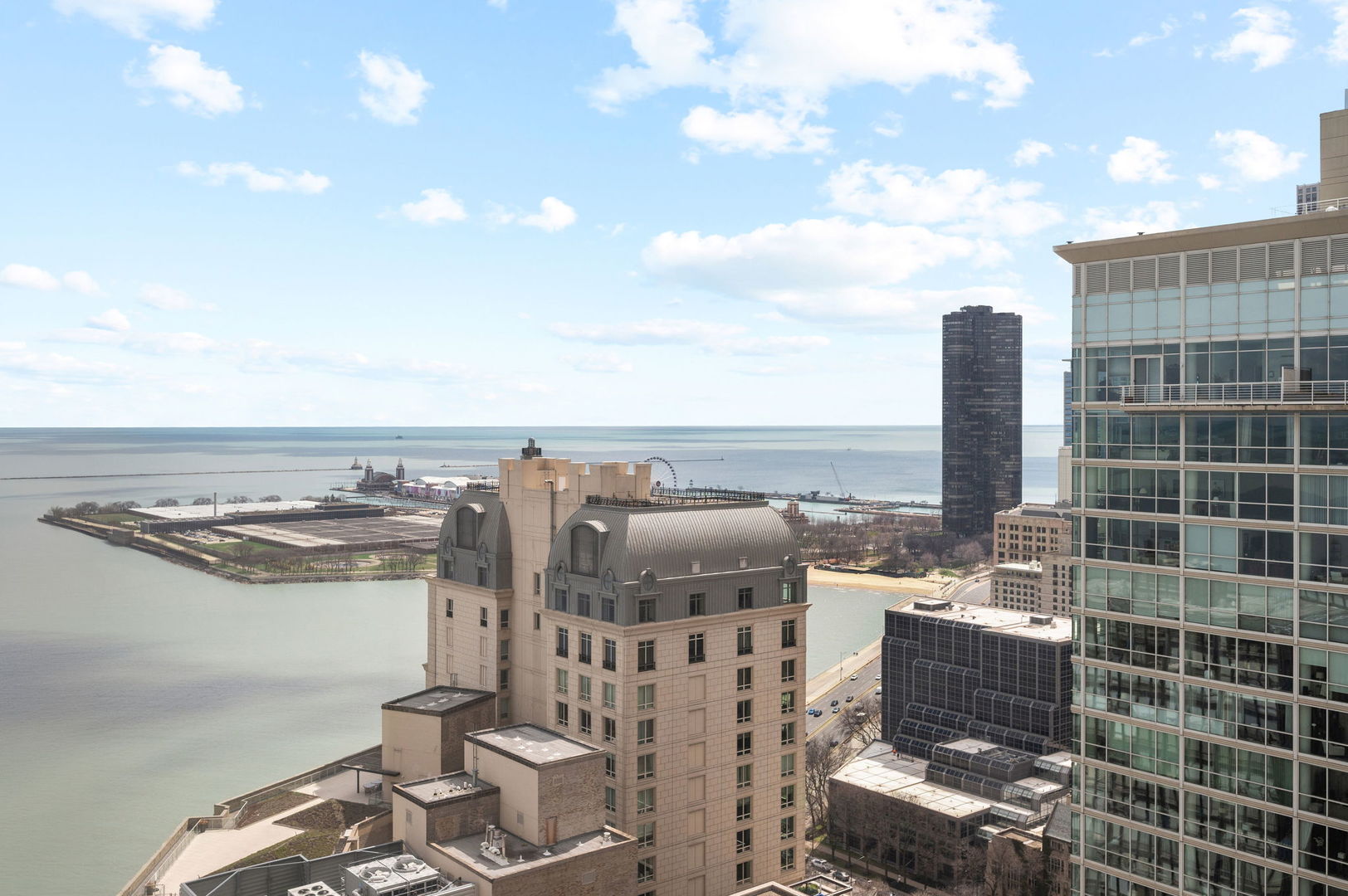 260 E Chestnut Street Unit: 4003
