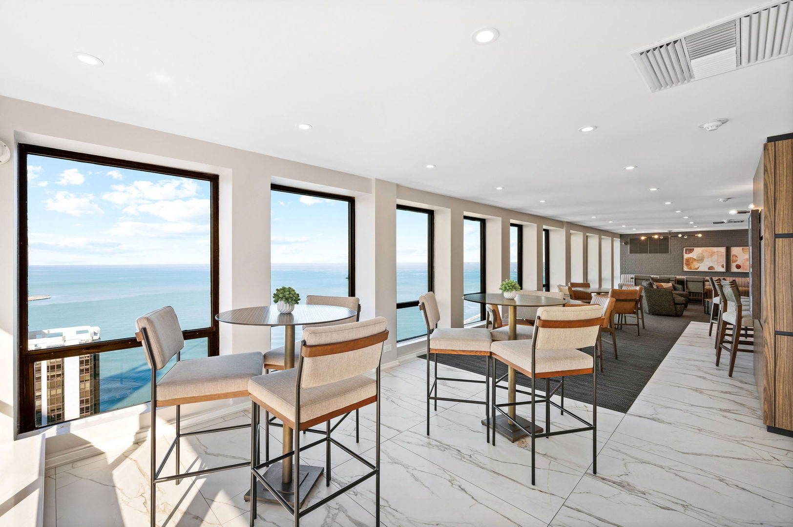 260 E Chestnut Street Unit: 4003