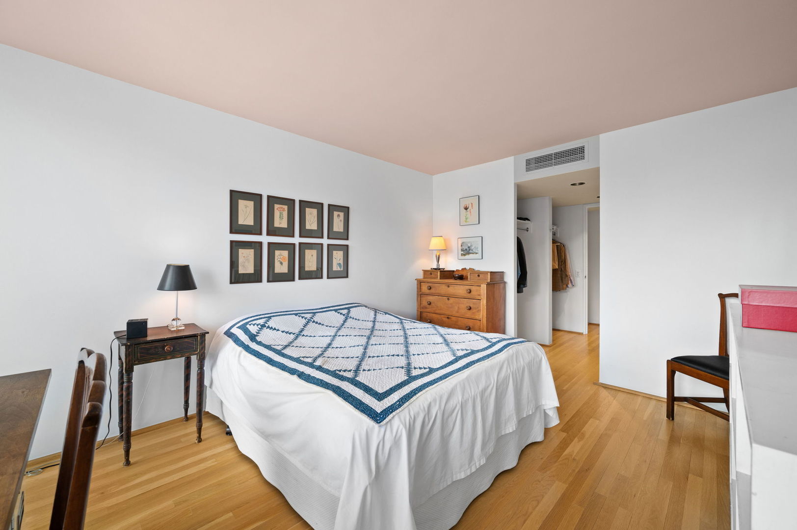 260 E Chestnut Street Unit: 4003