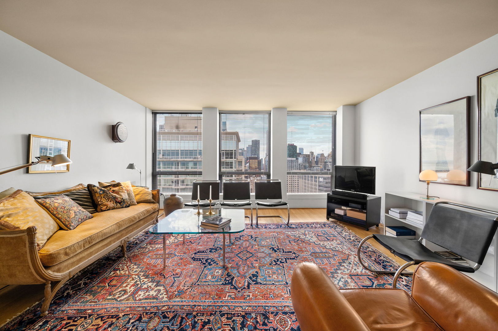 260 E Chestnut Street Unit: 4003