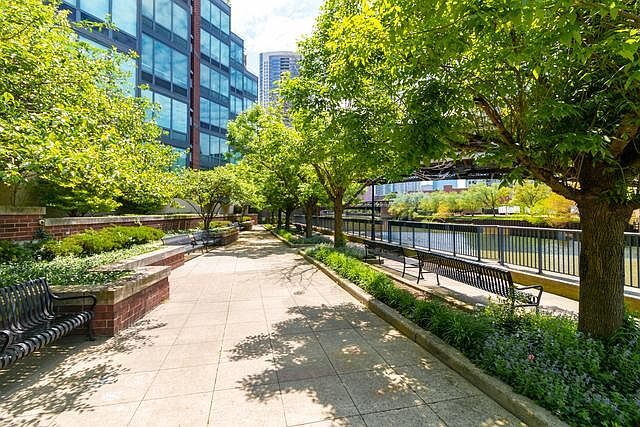 600 N Kingsbury Street Unit: 1811
