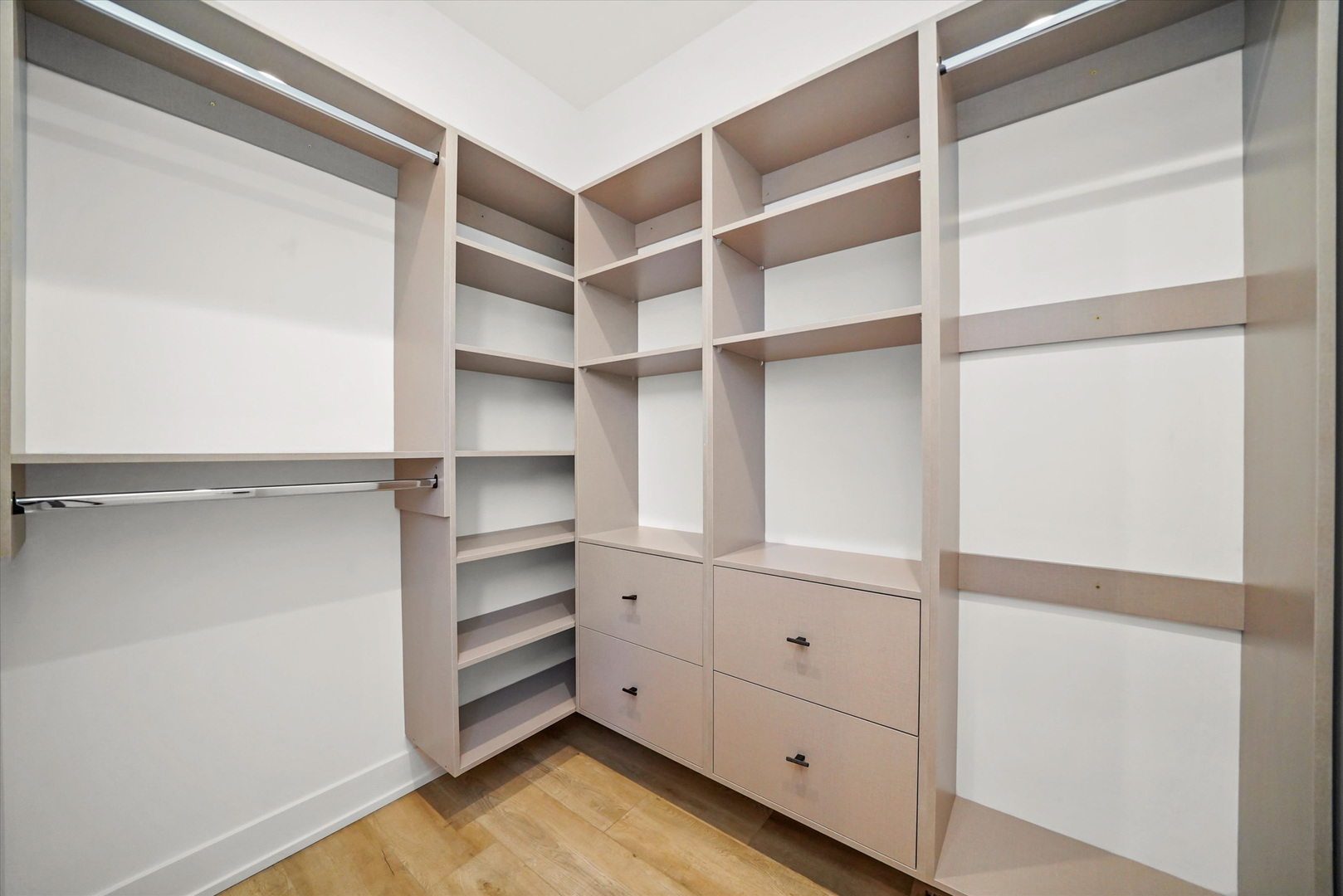 4232 W Belmont Avenue Unit: 4