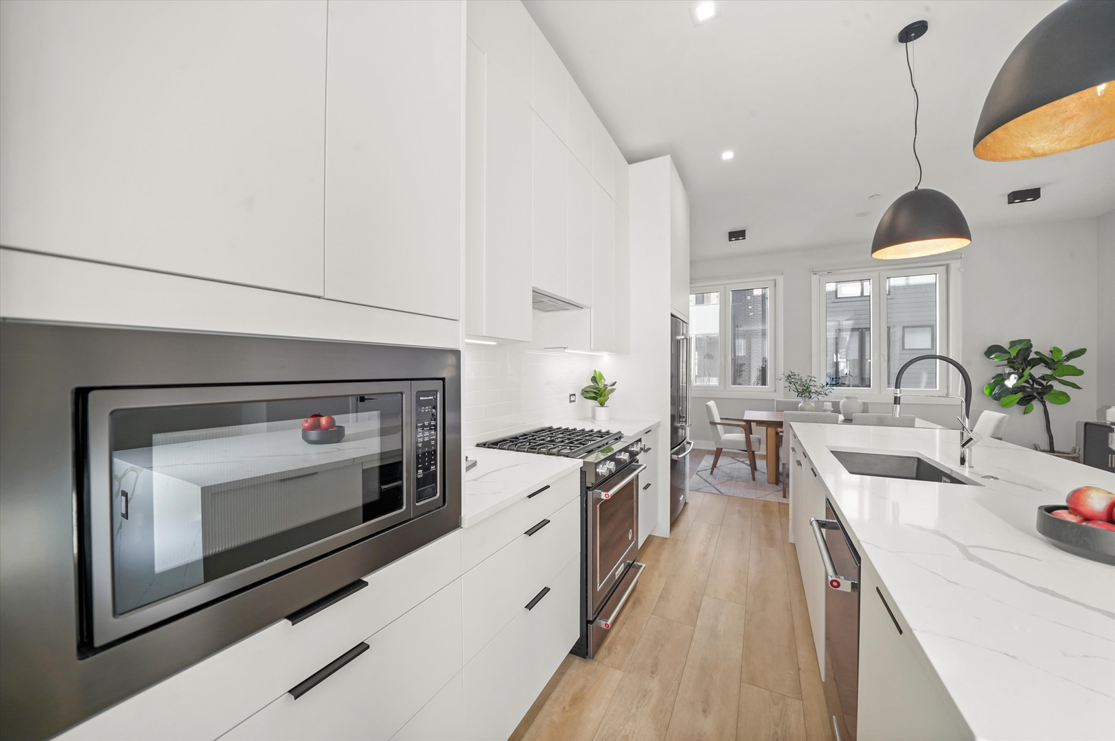 4232 W Belmont Avenue Unit: 4