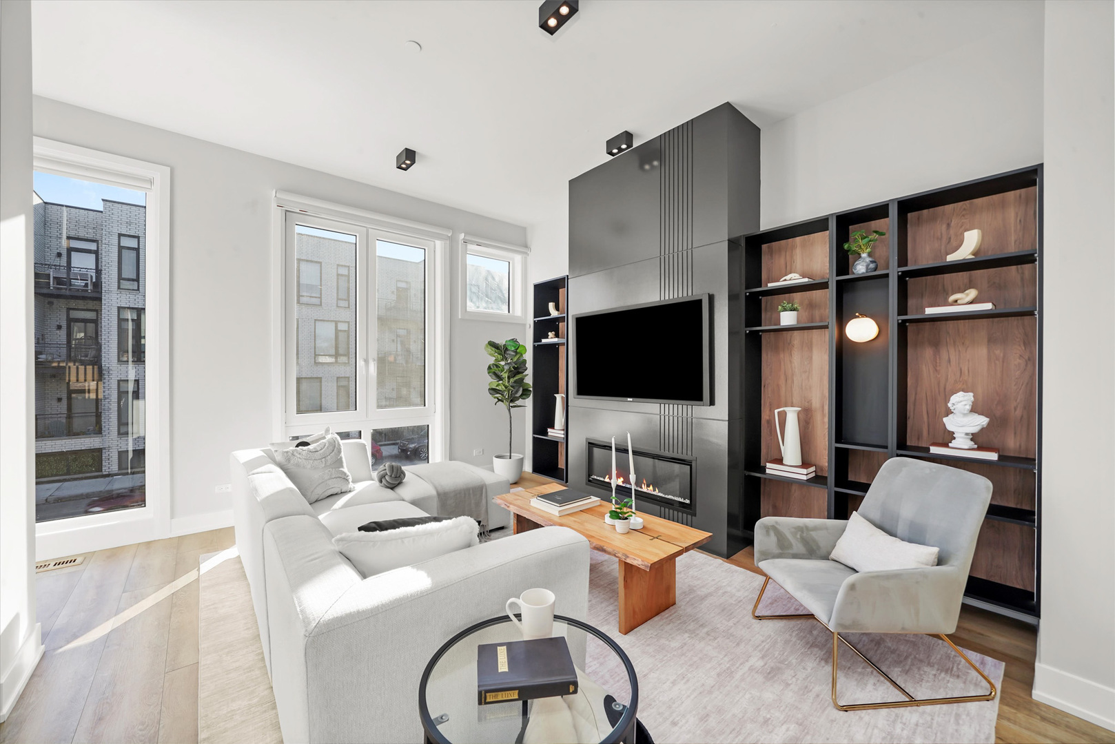 4232 W Belmont Avenue Unit: 4