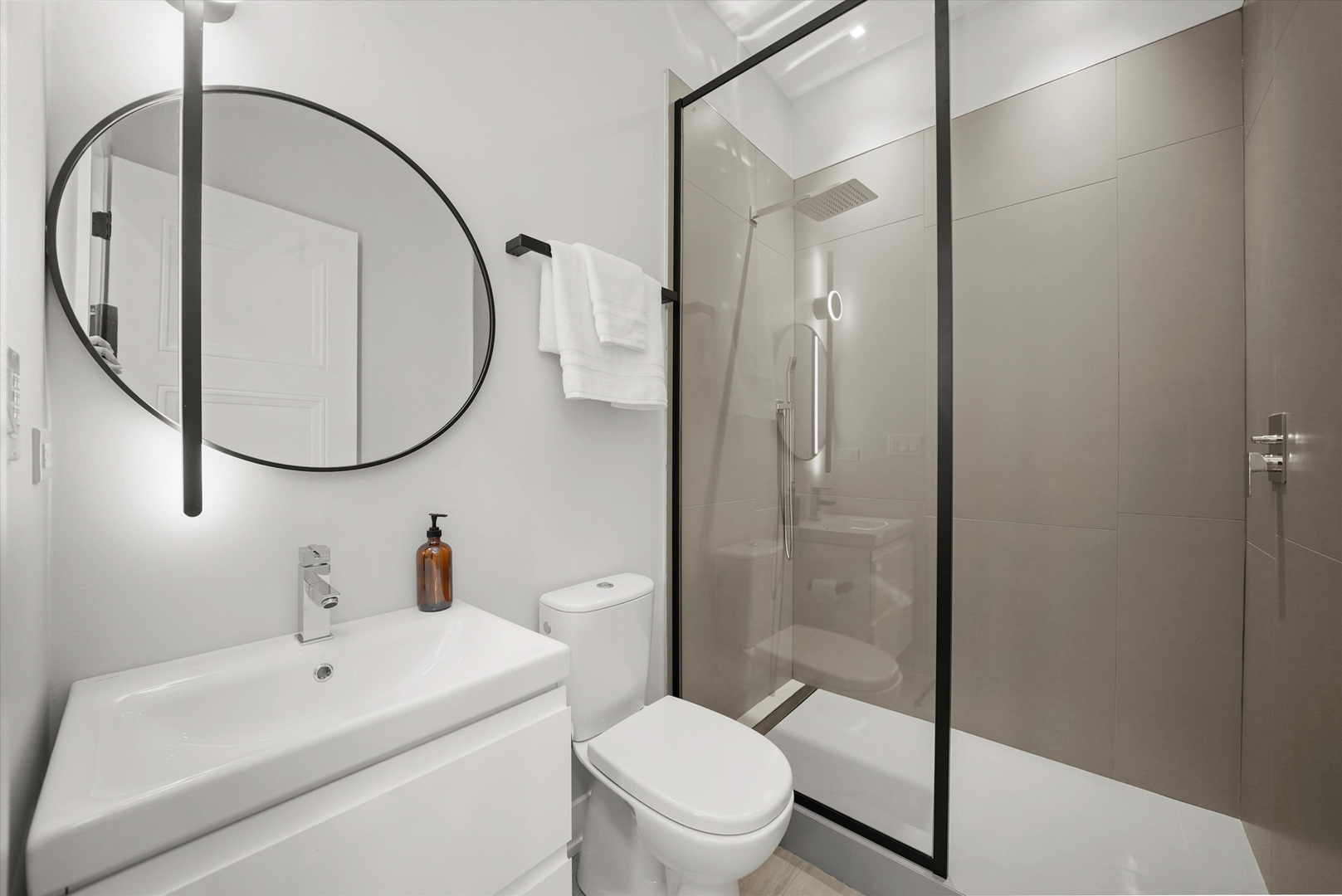 4232 W Belmont Avenue Unit: 4