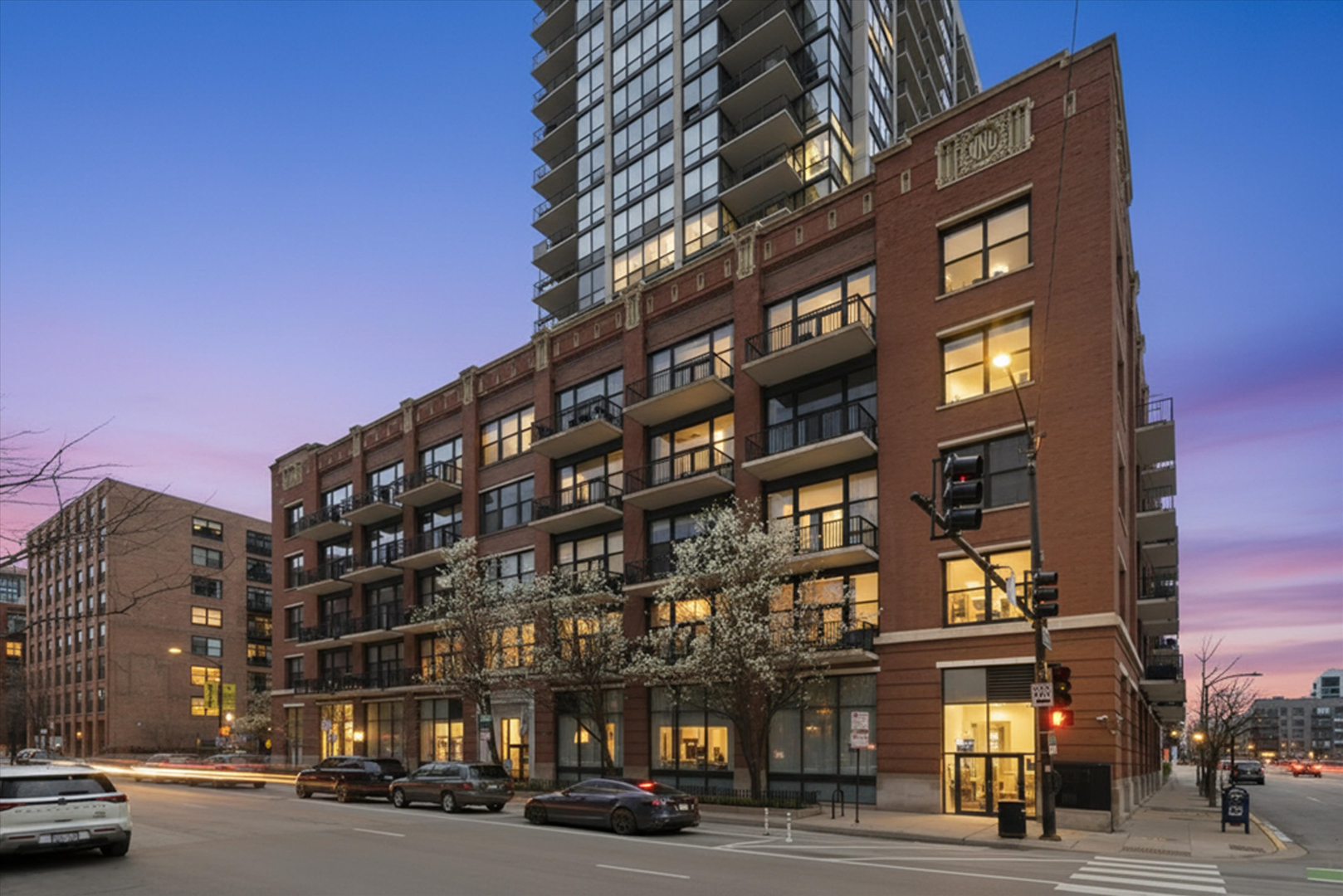 210 S Desplaines Street Unit: 1210