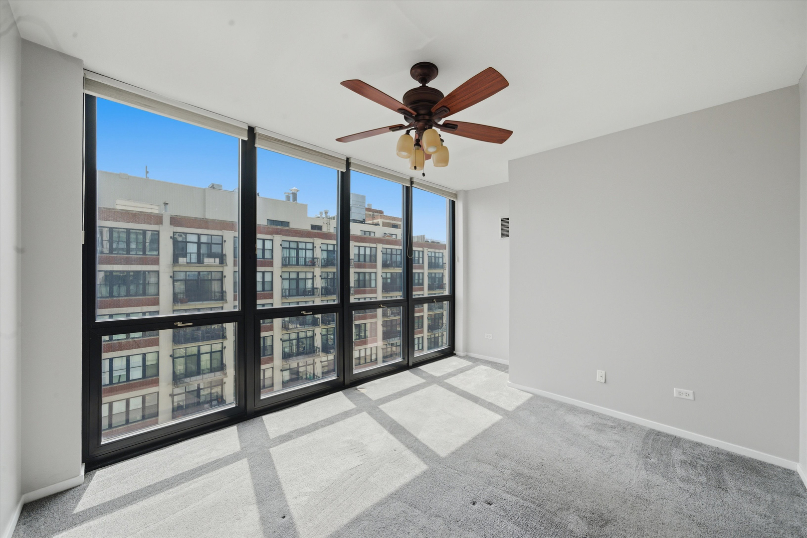 210 S Desplaines Street Unit: 1210