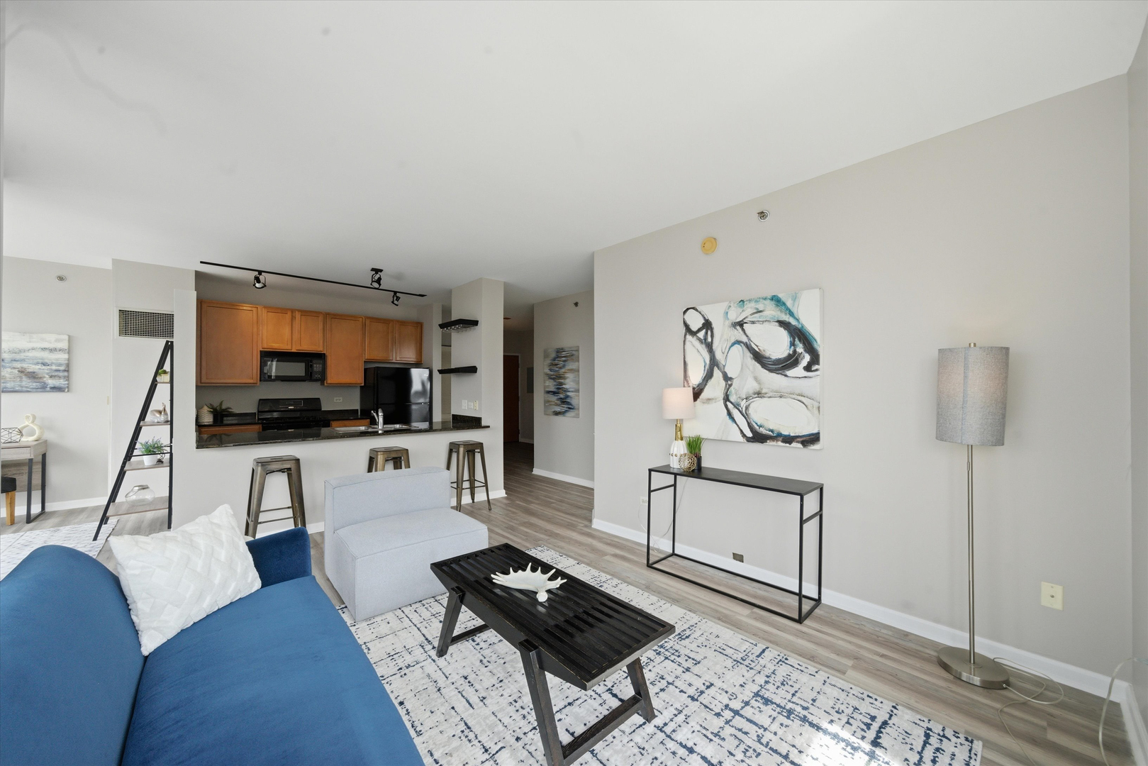 210 S Desplaines Street Unit: 1210