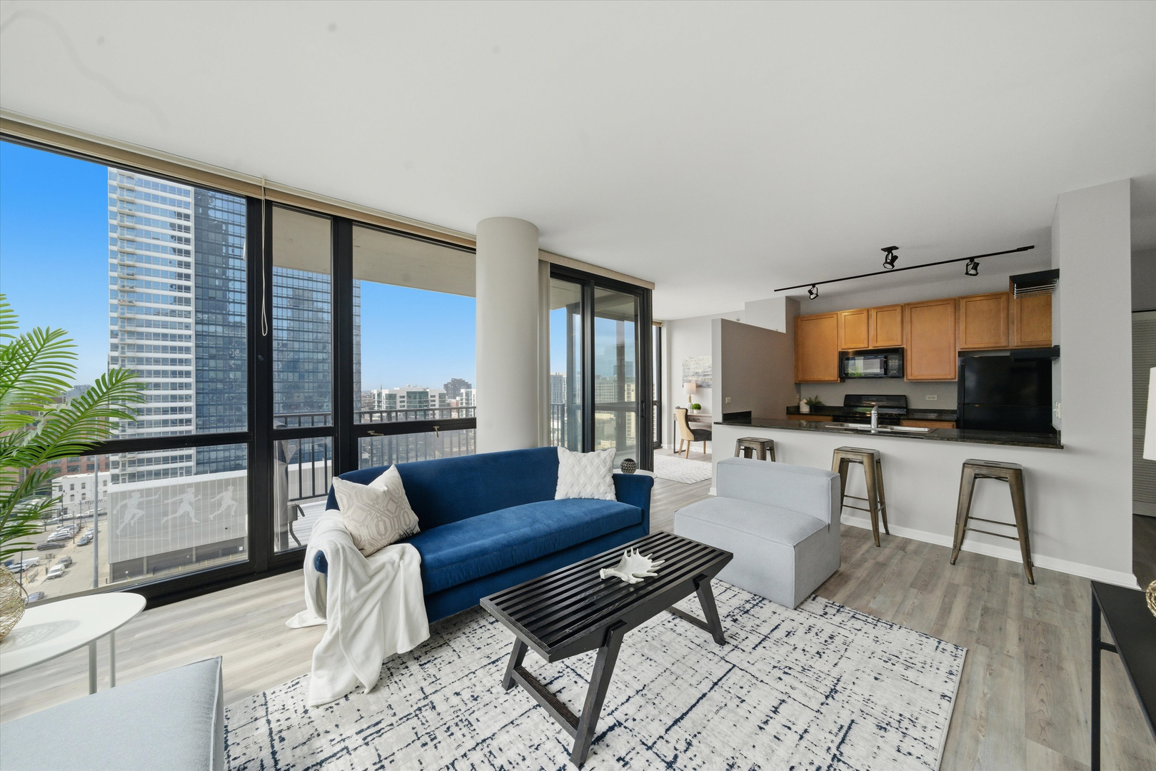 210 S Desplaines Street Unit: 1210