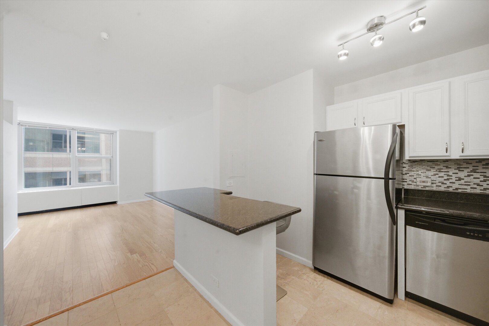 777 N Michigan Avenue Unit: 2506