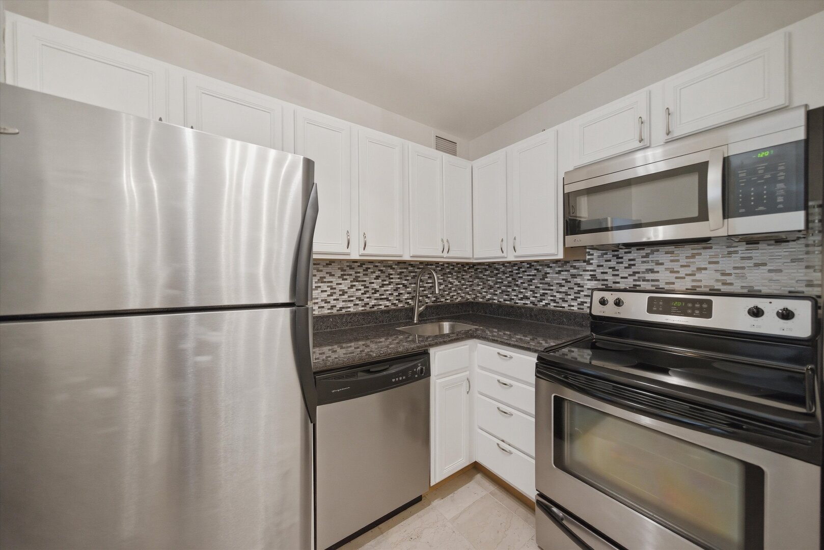 777 N Michigan Avenue Unit: 2506