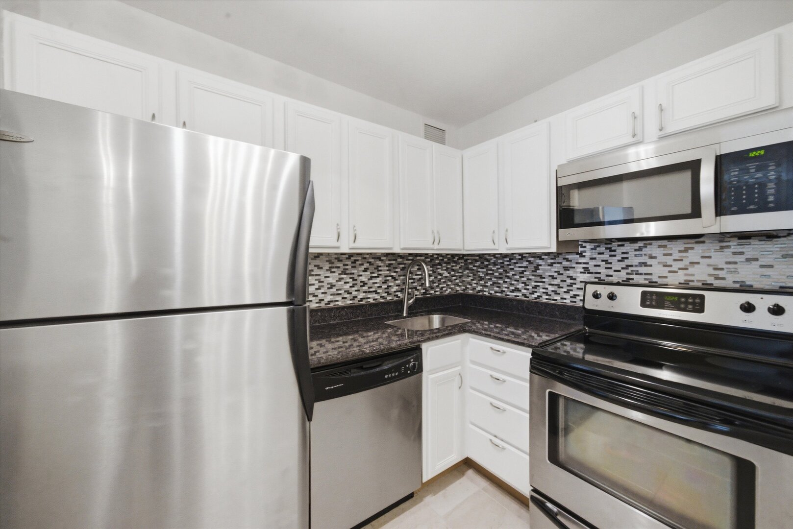 777 N Michigan Avenue Unit: 2506