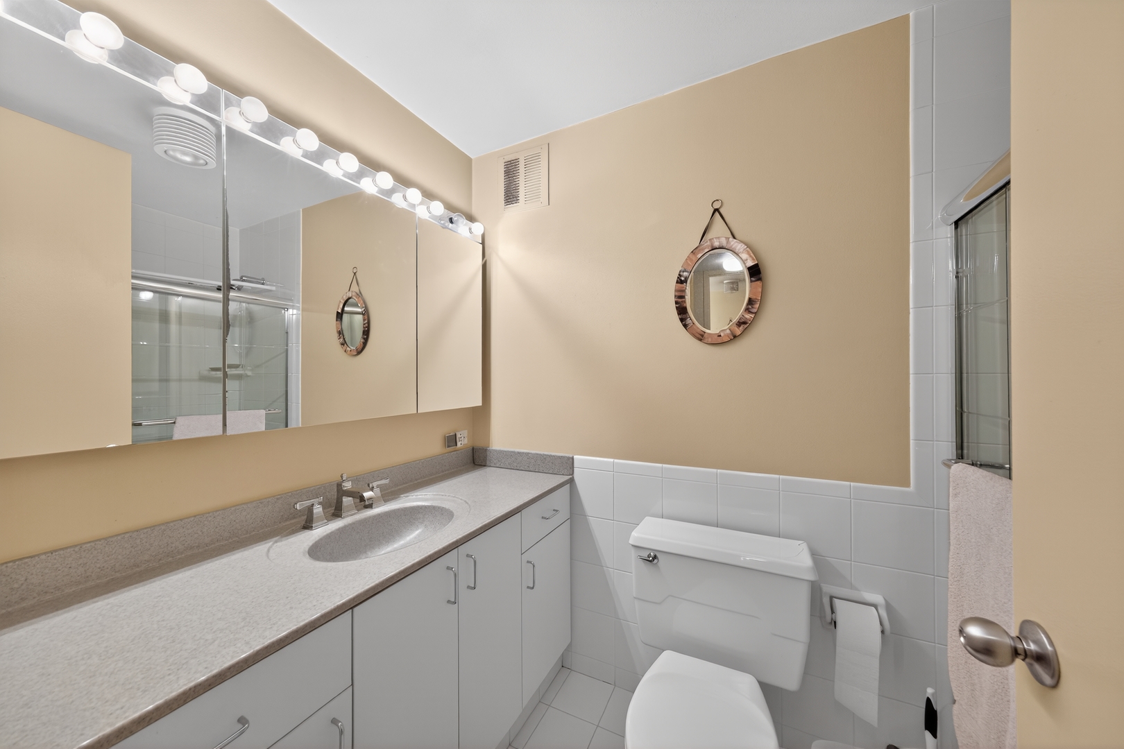 505 N Lake Shore Drive Unit: 2711