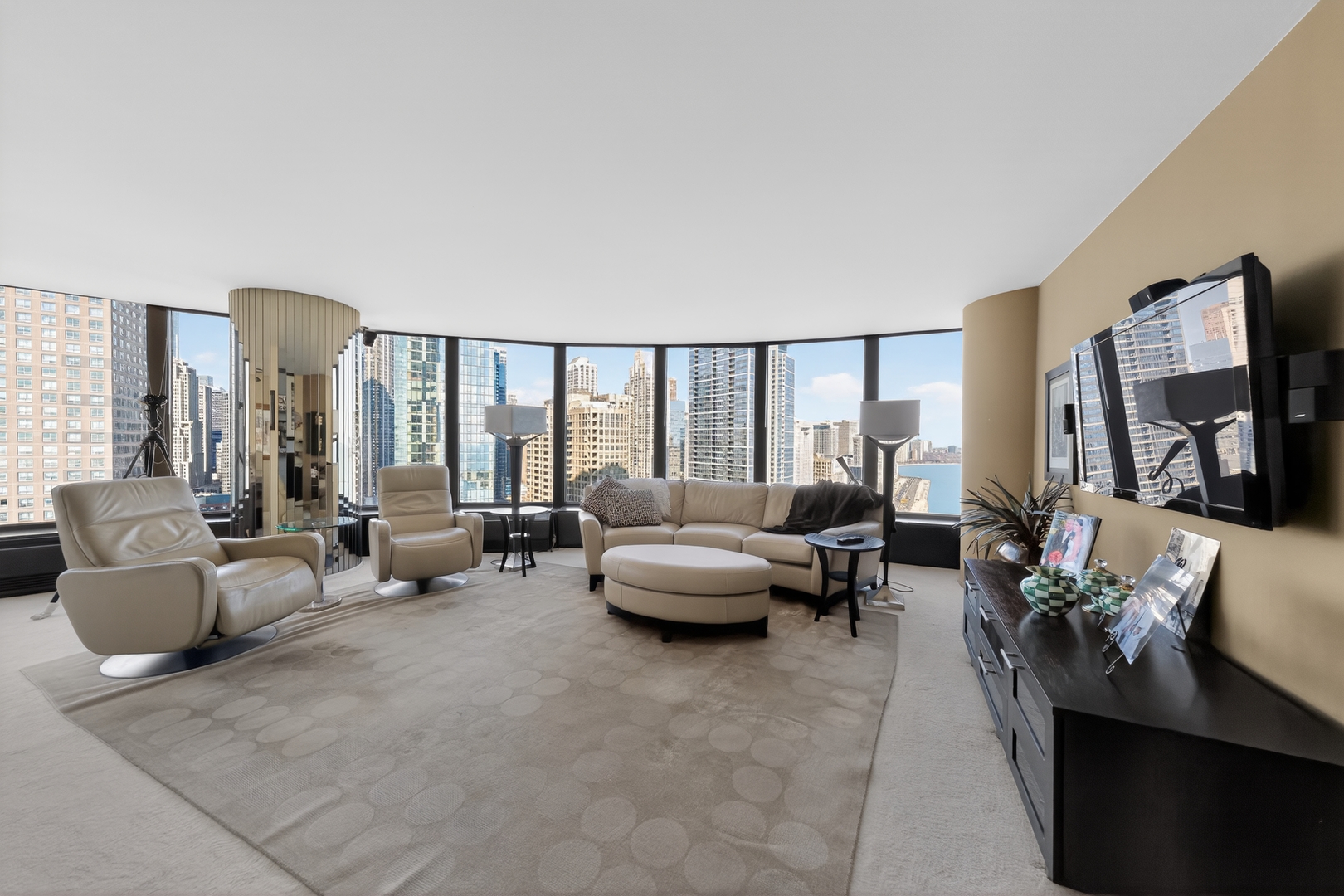 505 N Lake Shore Drive Unit: 2711