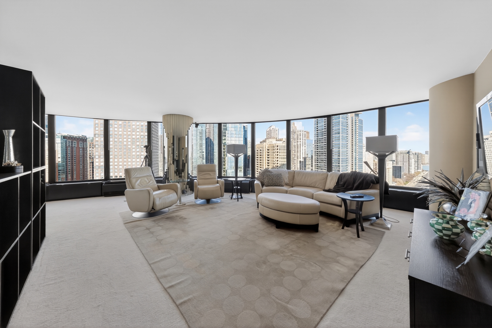 505 N Lake Shore Drive Unit: 2711