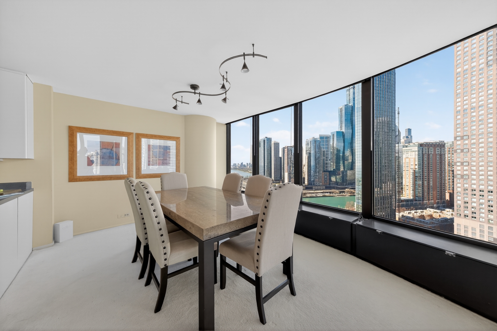 505 N Lake Shore Drive Unit: 2711