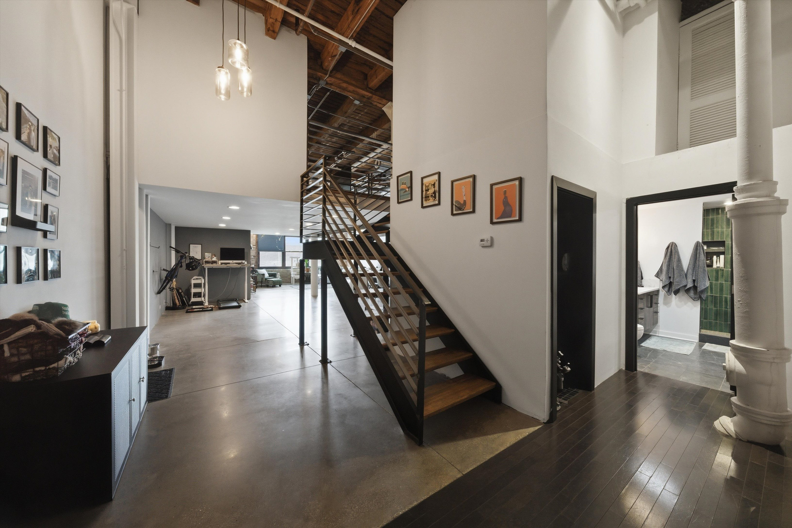 407 N Elizabeth Street Unit: 101B