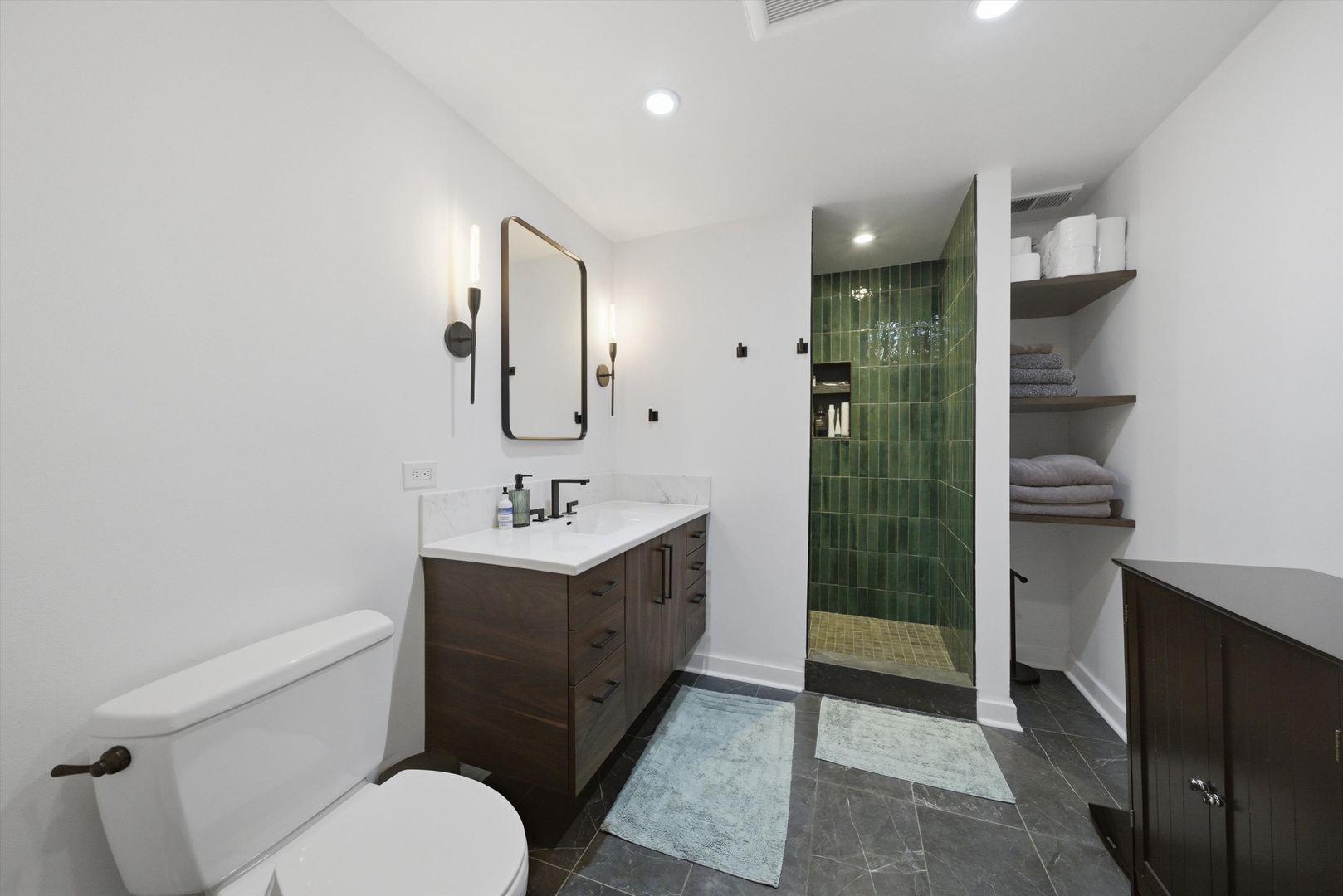 407 N Elizabeth Street Unit: 101B