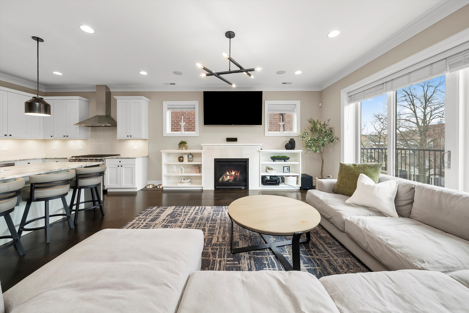 1042 W Altgeld Street Unit: 3