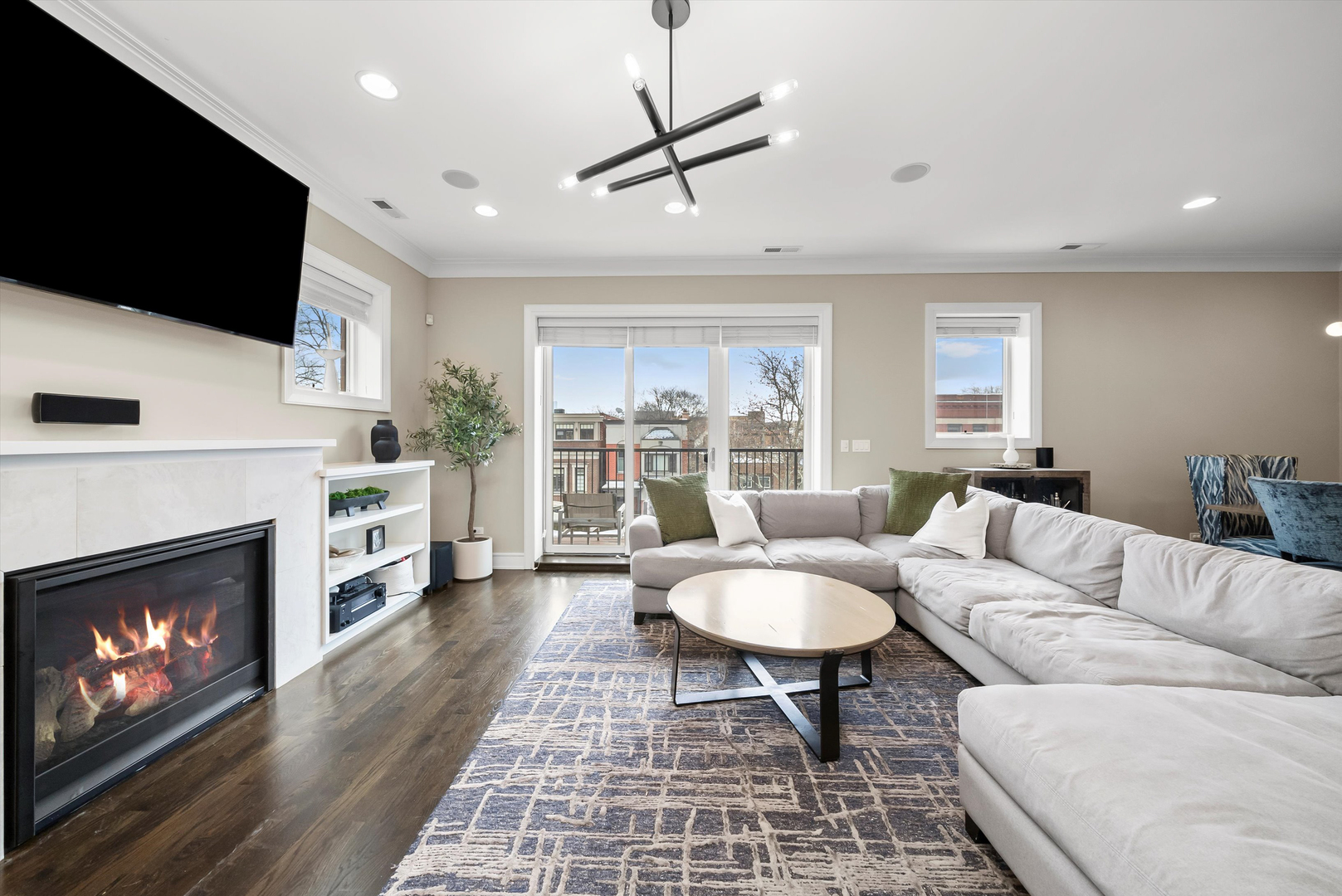 1042 W Altgeld Street Unit: 3