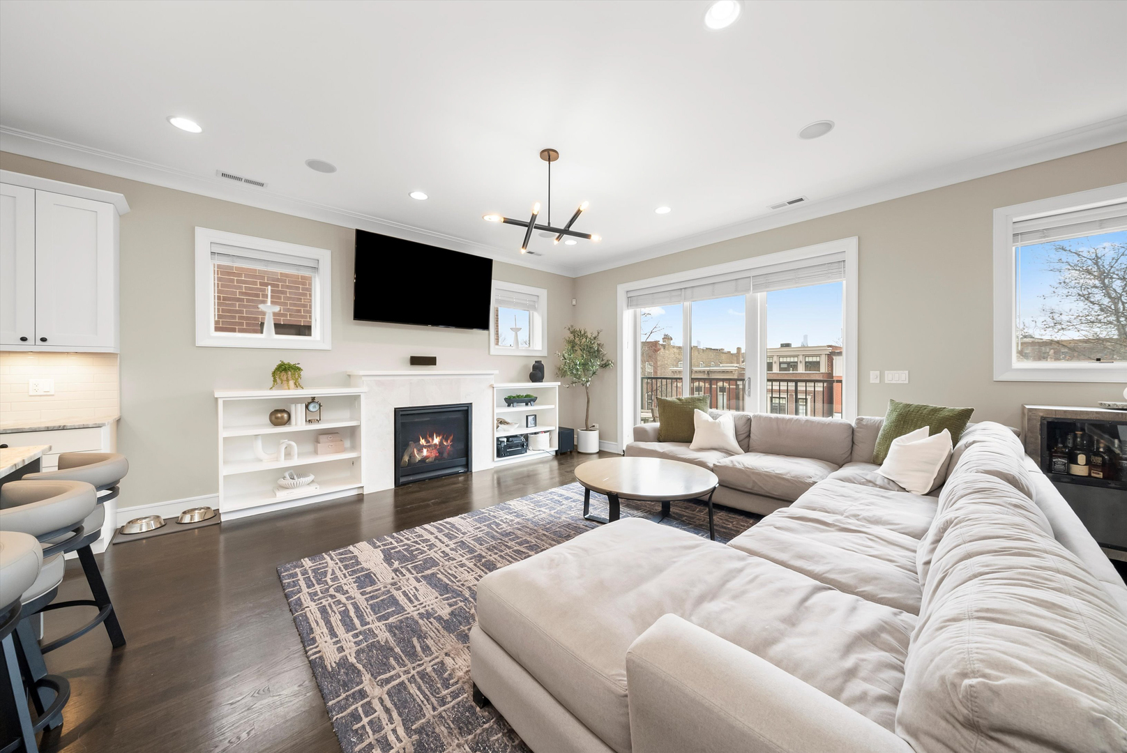 1042 W Altgeld Street Unit: 3