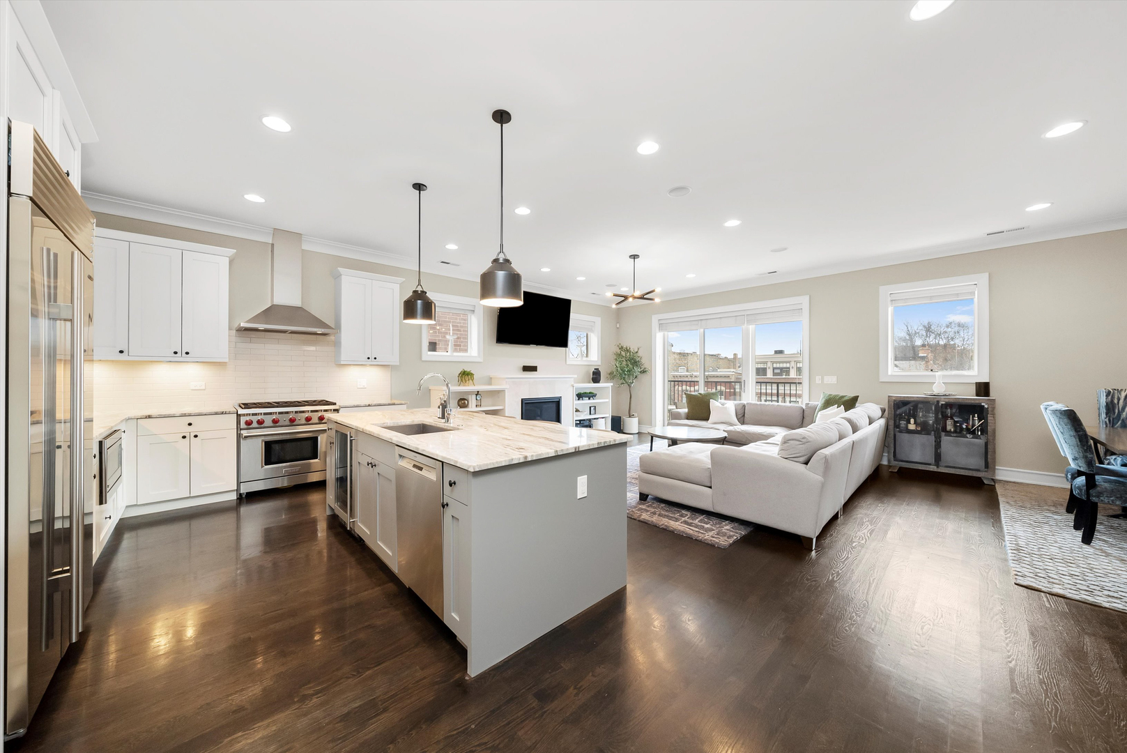 1042 W Altgeld Street Unit: 3