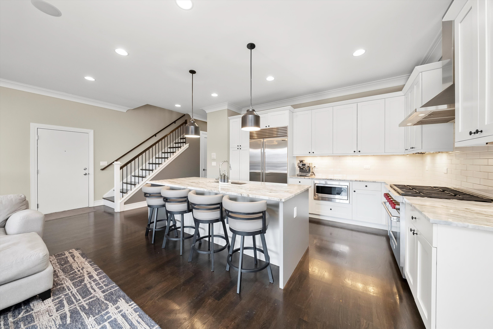 1042 W Altgeld Street Unit: 3