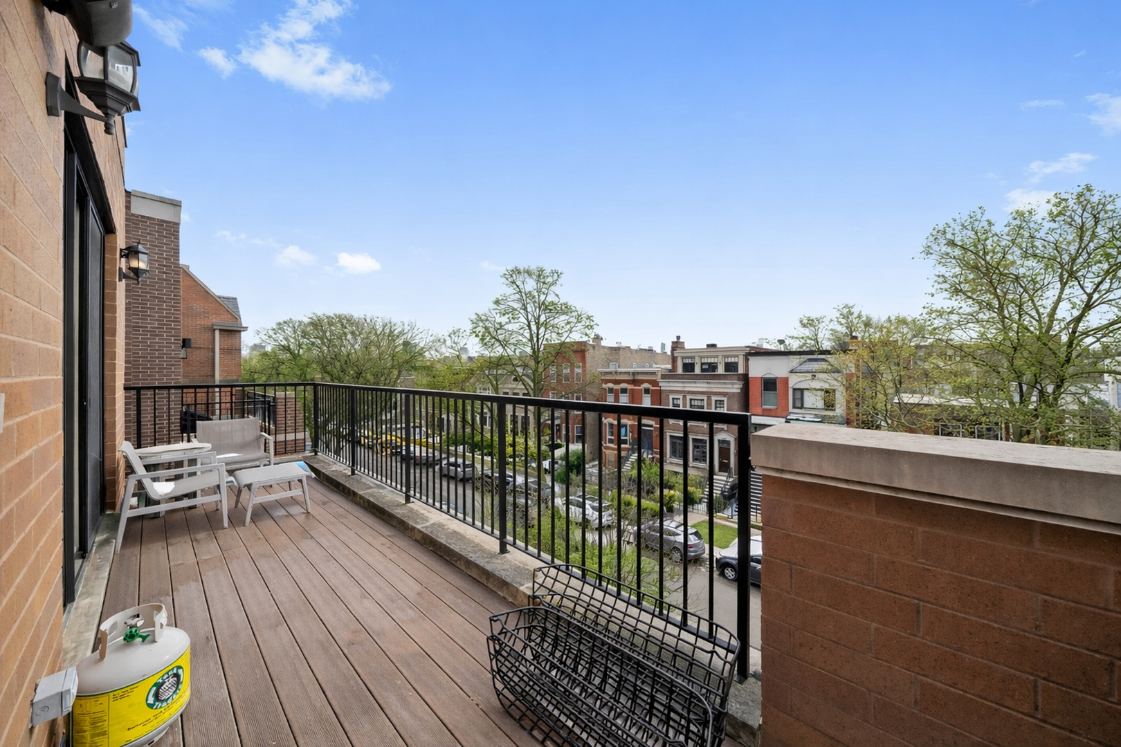 1042 W Altgeld Street Unit: 3
