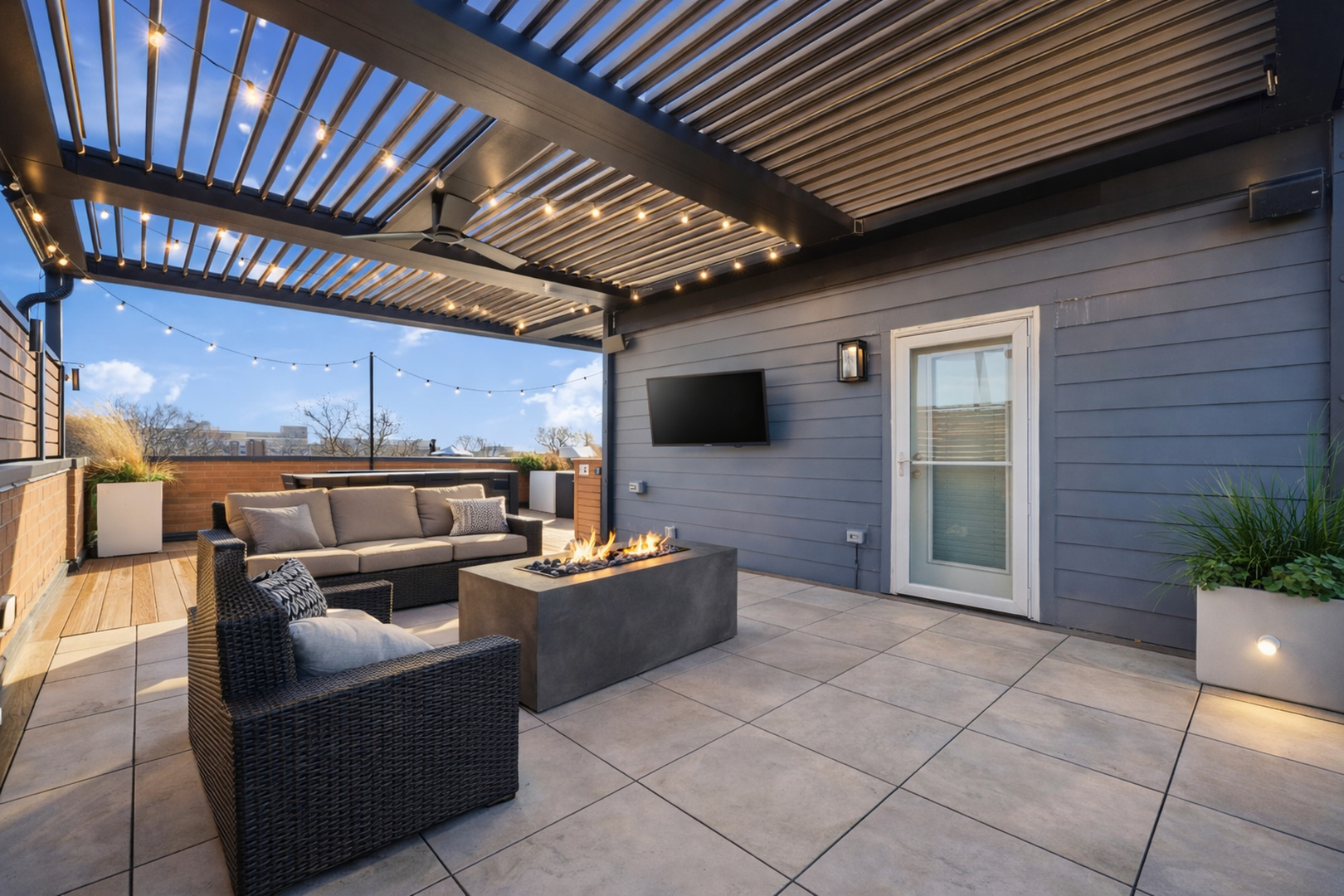 1042 W Altgeld Street Unit: 3