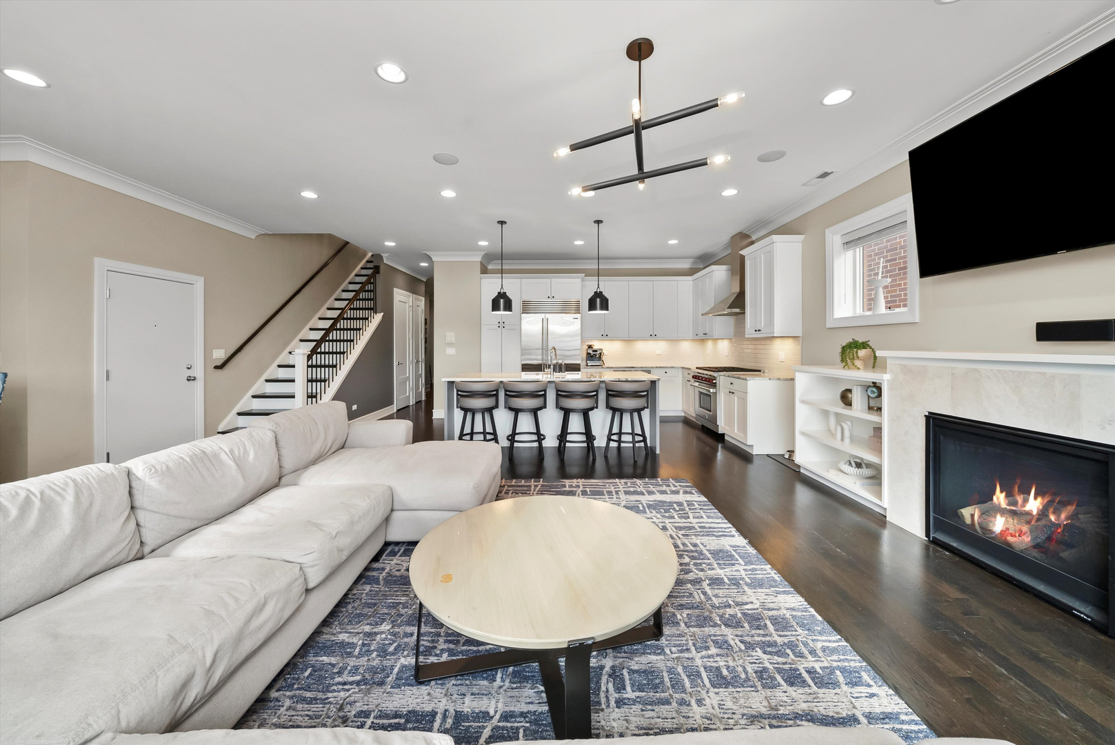 1042 W Altgeld Street Unit: 3