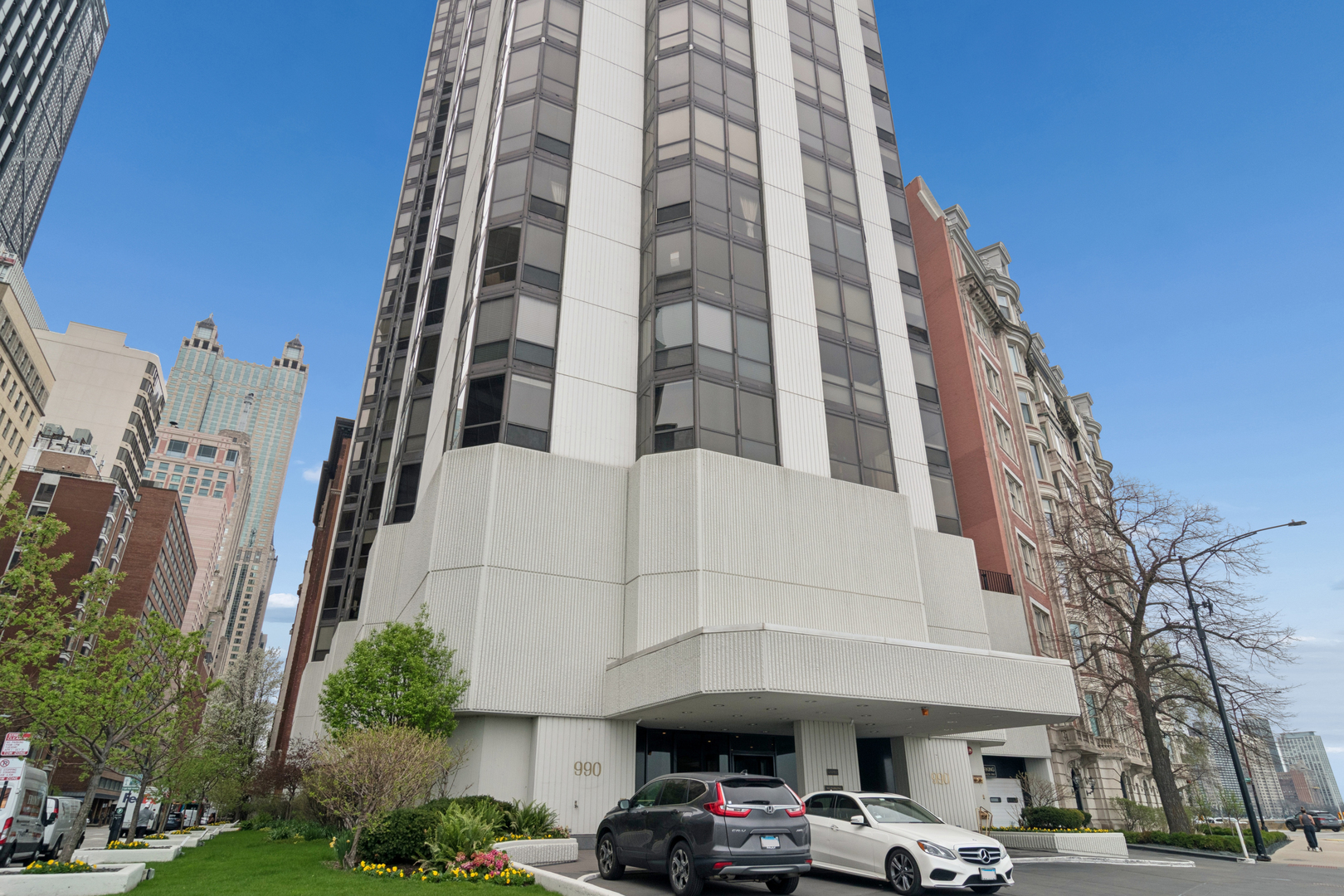 990 N LAKE SHORE Drive Unit: 16C