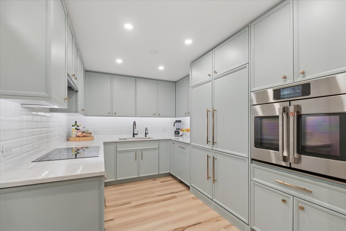 1212 N Lake Shore Drive Unit: 8BN