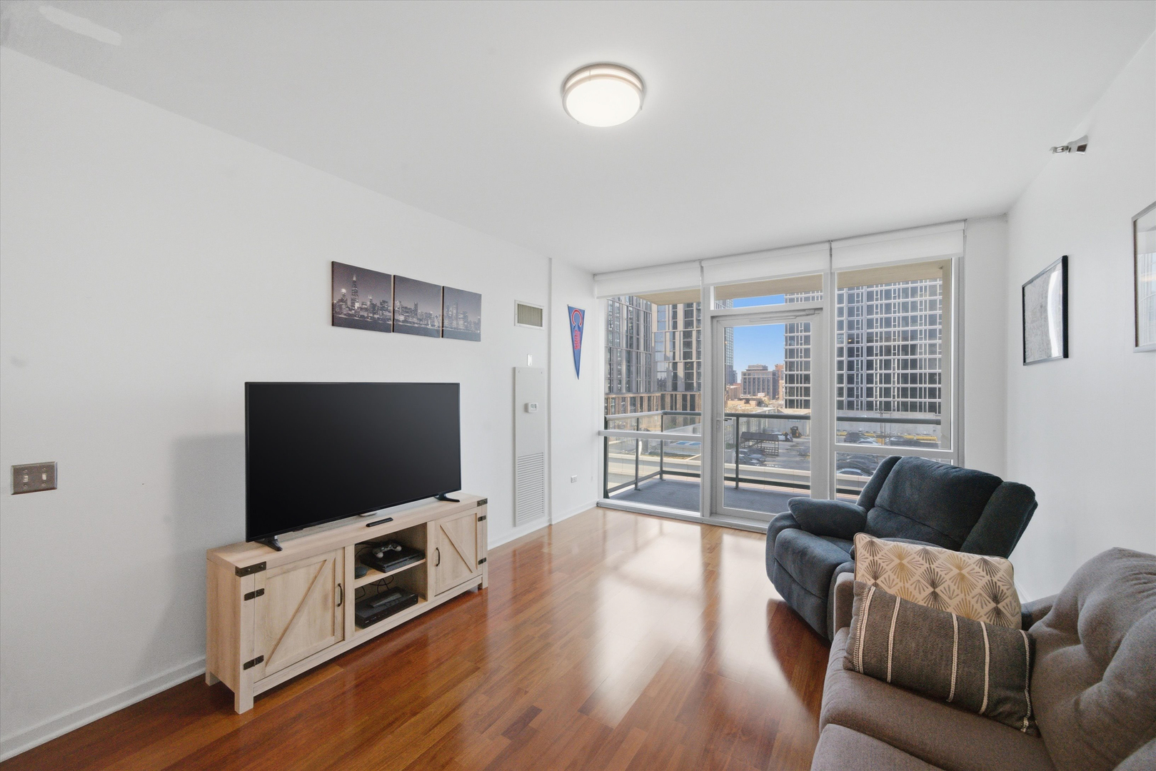 123 S Green Street Unit: 702B