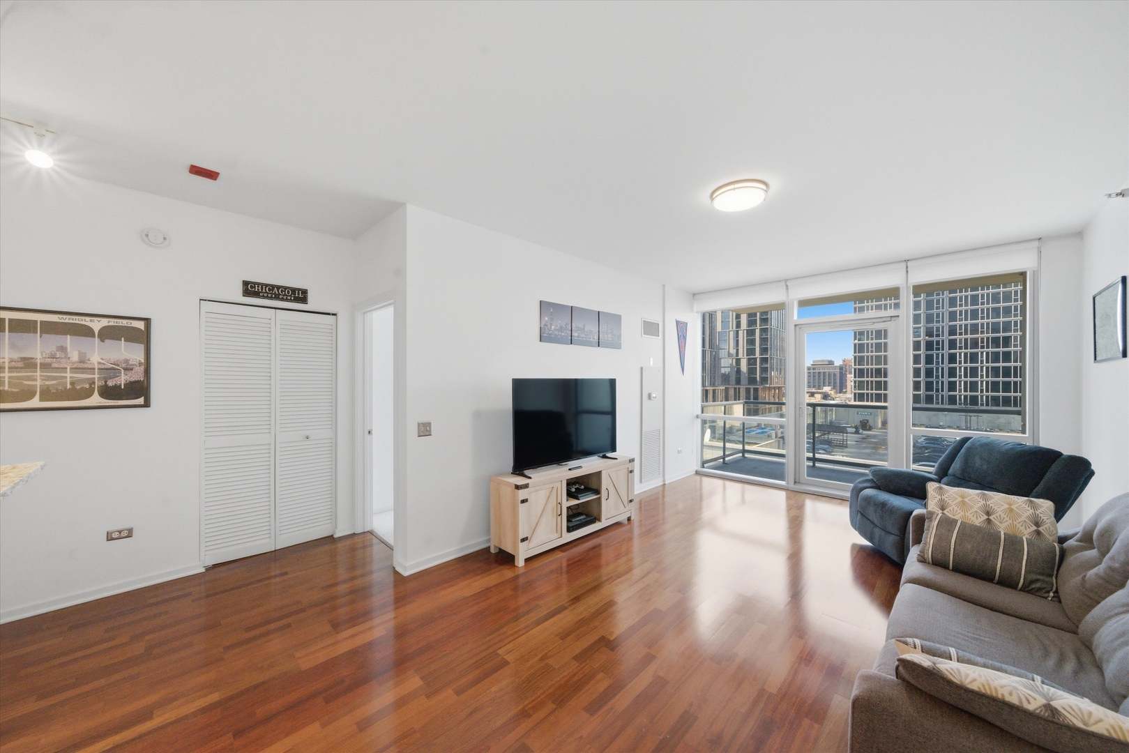 123 S Green Street Unit: 702B