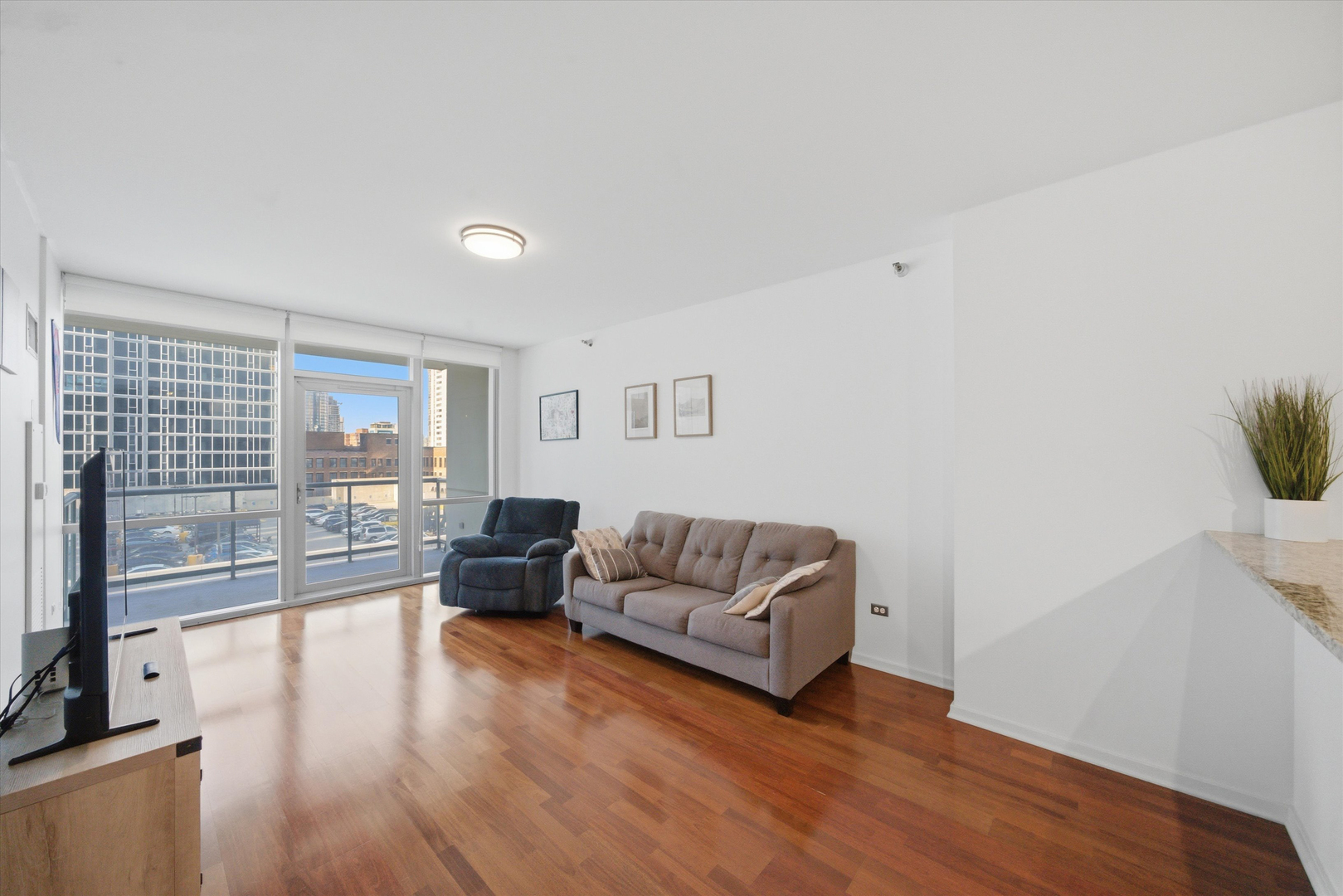 123 S Green Street Unit: 702B