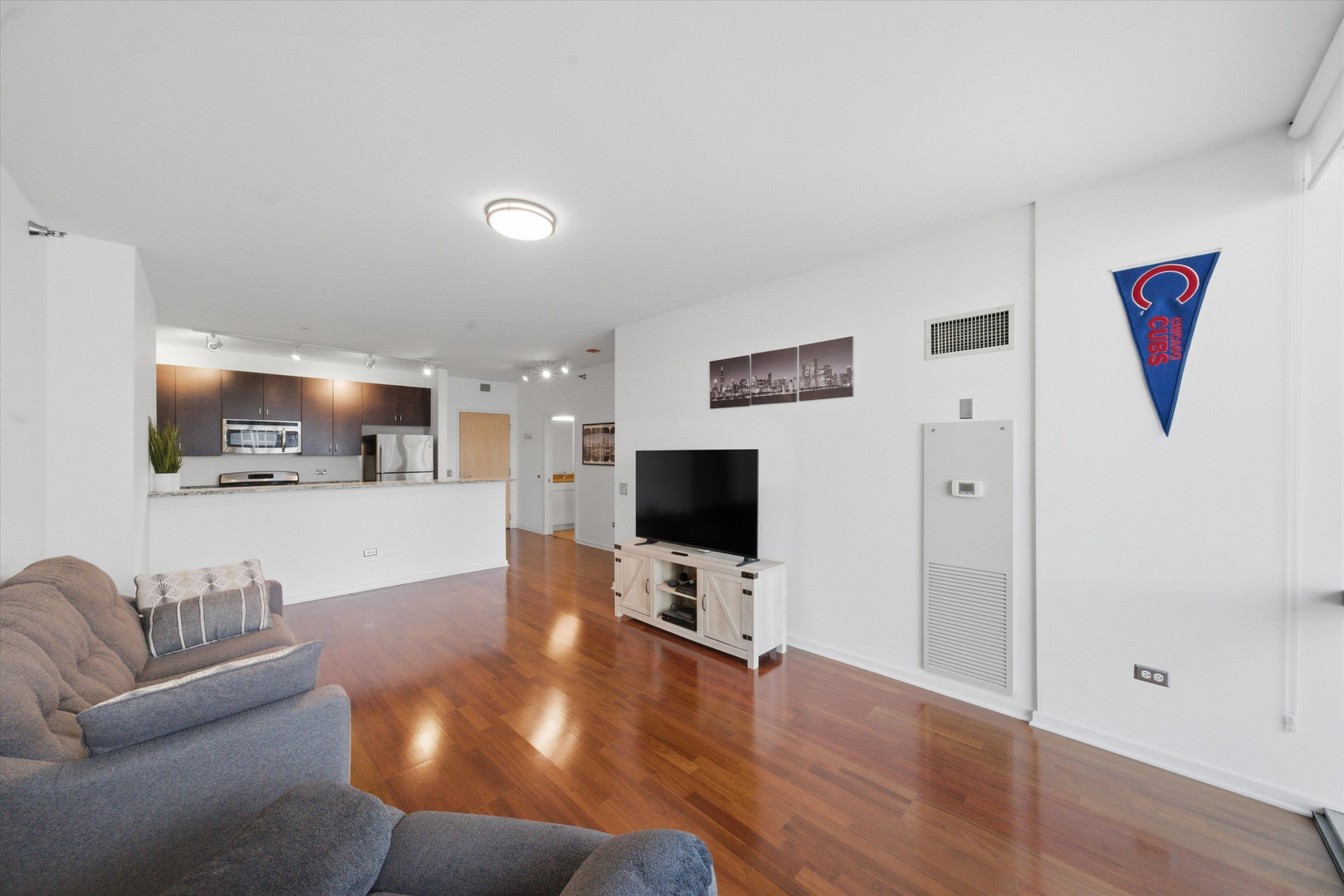 123 S Green Street Unit: 702B