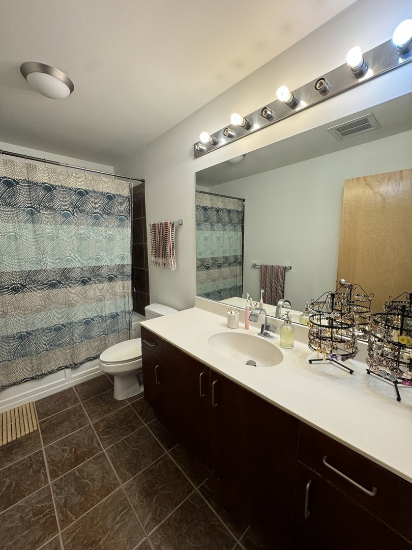 1620 S Michigan Avenue Unit: 613