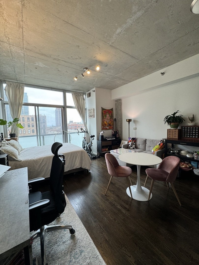 1620 S Michigan Avenue Unit: 613