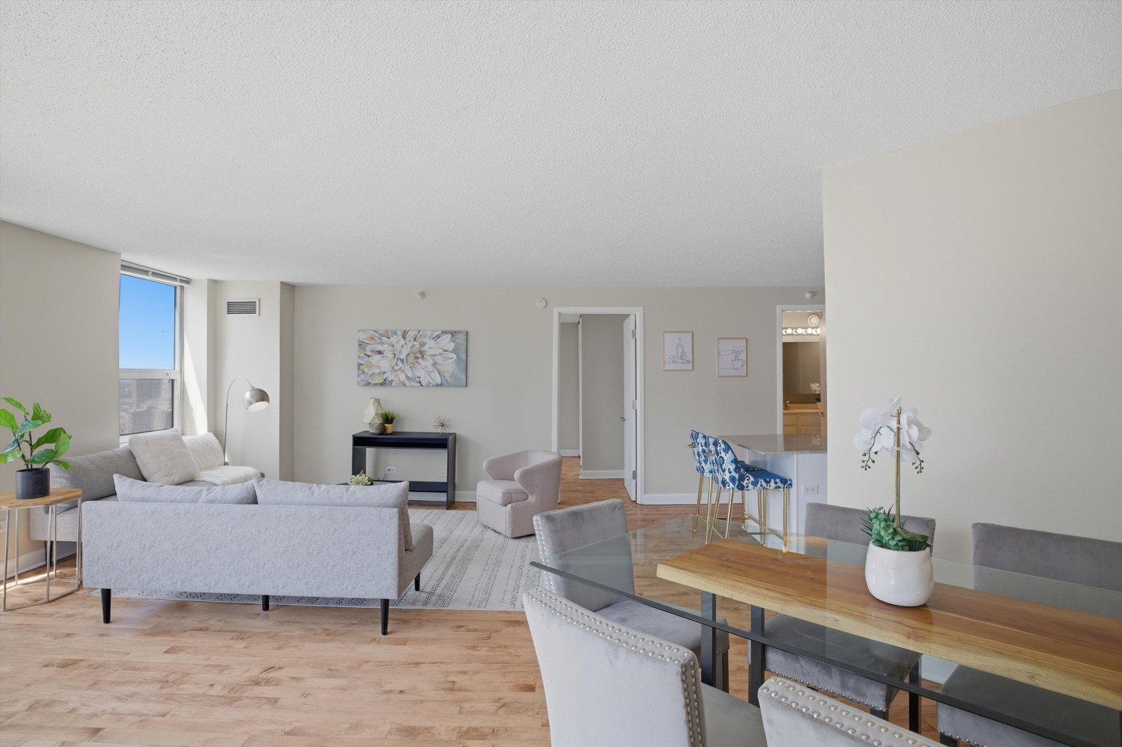 545 N Dearborn Street Unit: 2010