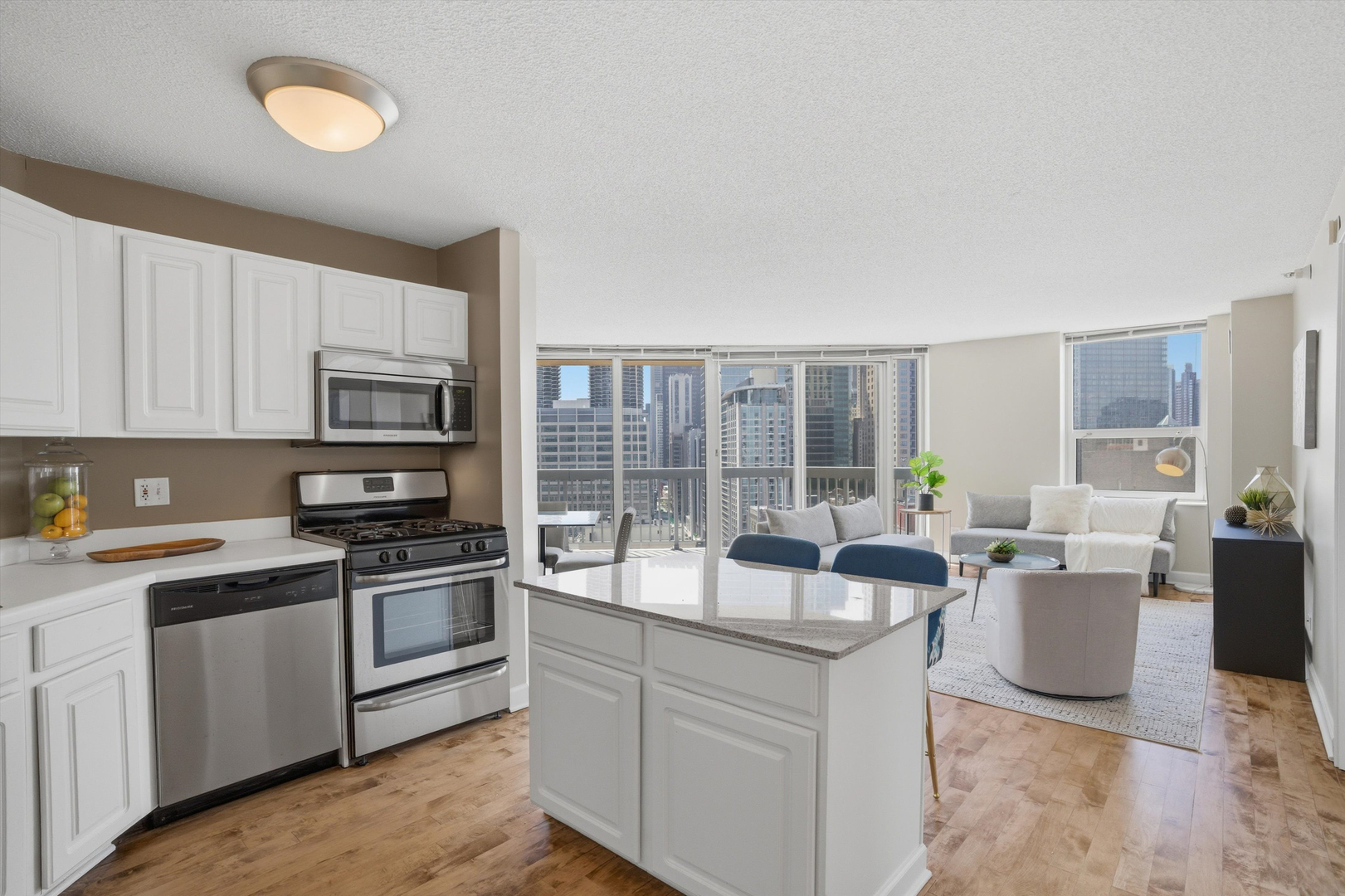 545 N Dearborn Street Unit: 2010
