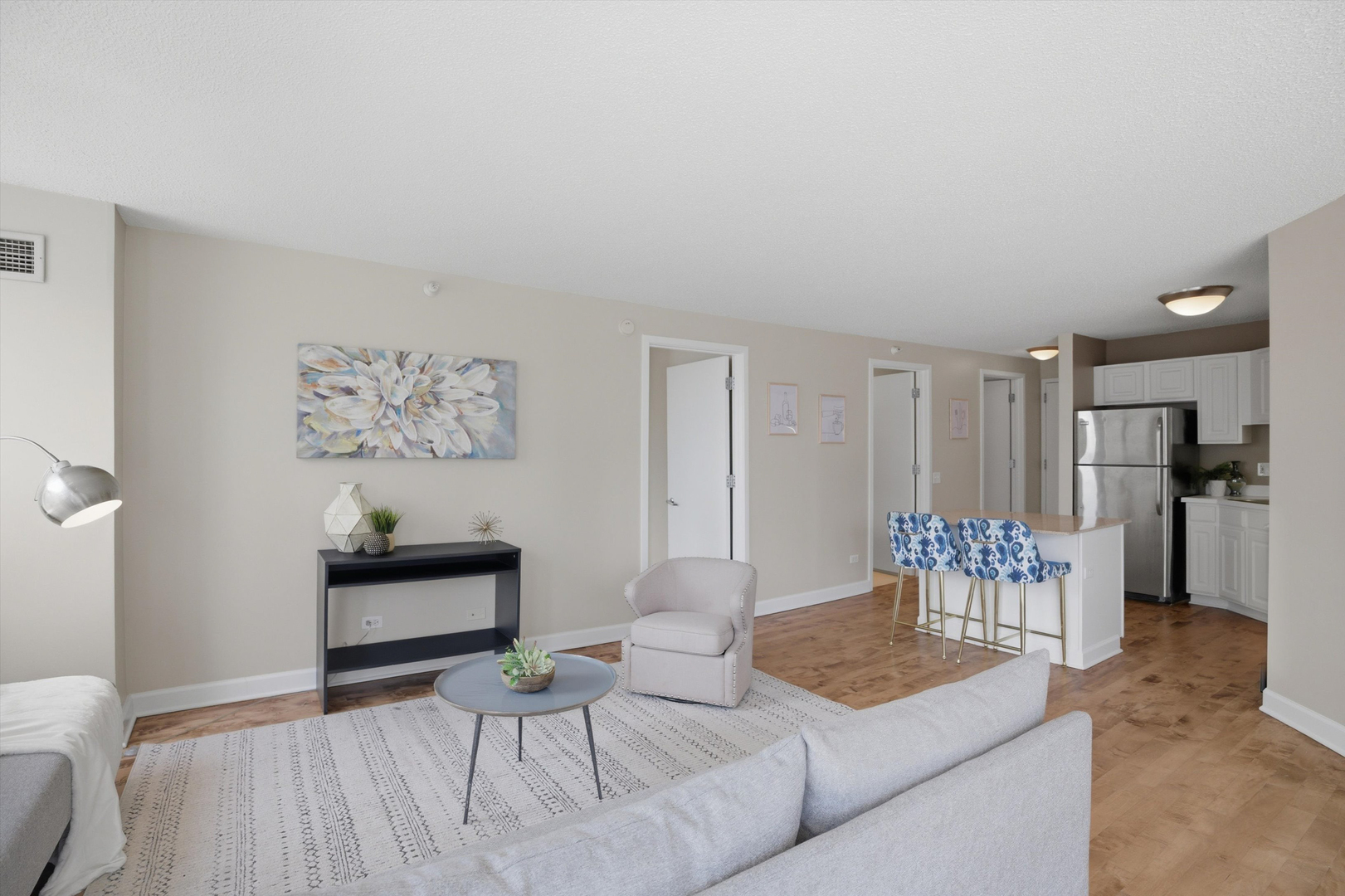 545 N Dearborn Street Unit: 2010